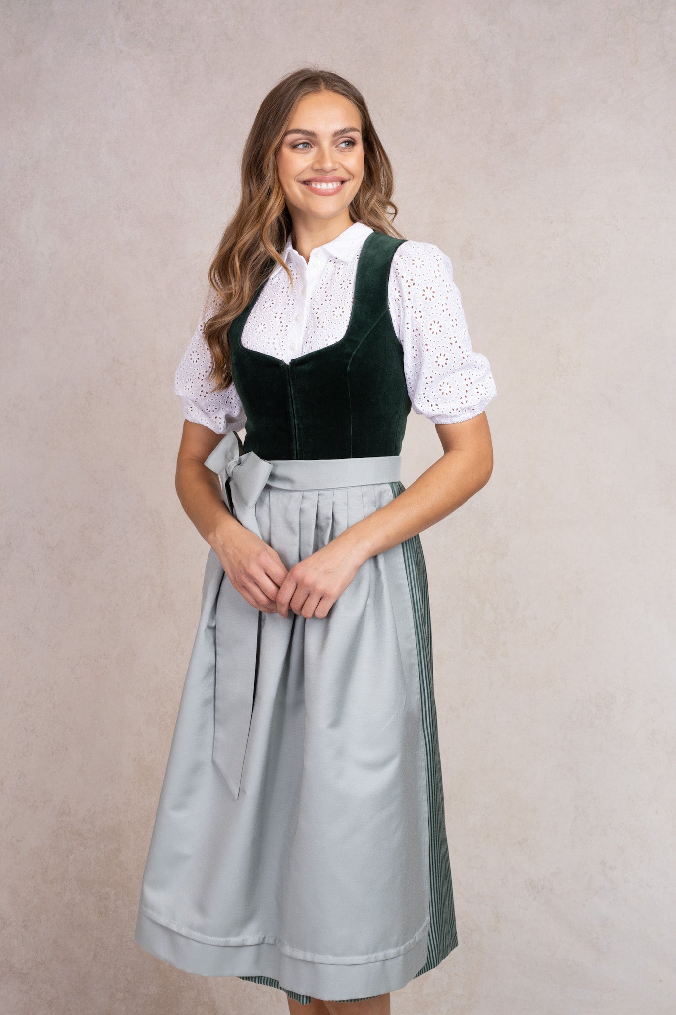 heimatgl-ck-bluse-janina-dirndlbluse-langarm-wei-mit-lochspitze image 2