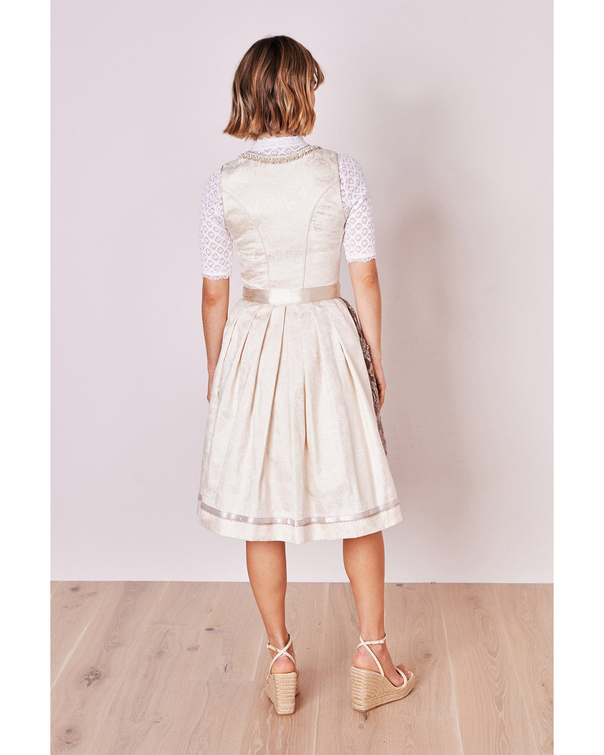 trachtenland-kr-ger-madl-dirndl-fia-416966-mit-spitzensch-rze-natur-60cm image 2