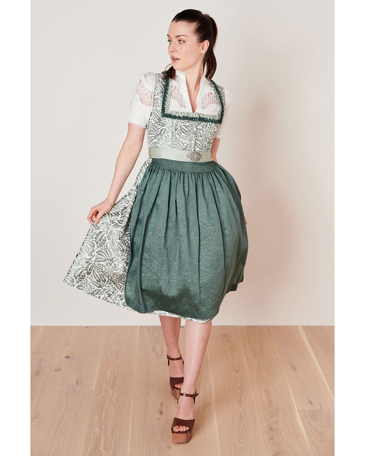 trachtenland-kr-ger-collection-dirndl-fritza-116367-70cm-gr-n-floral image 7