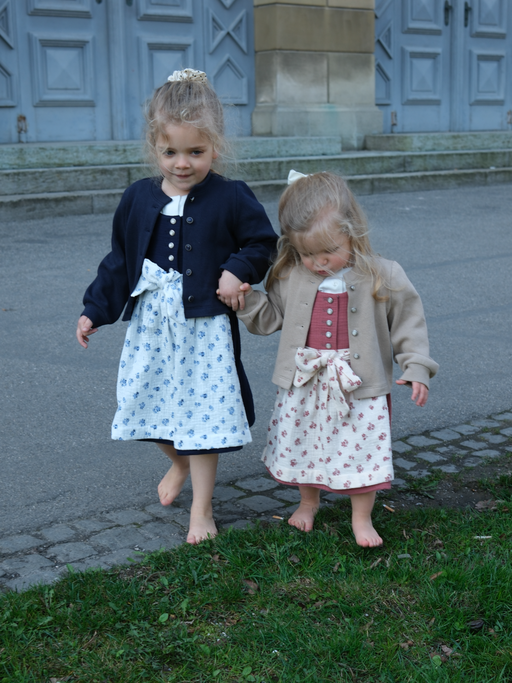 heimatgl-ck-kinderstrickjacke-susi-marine-baumwolle image 2