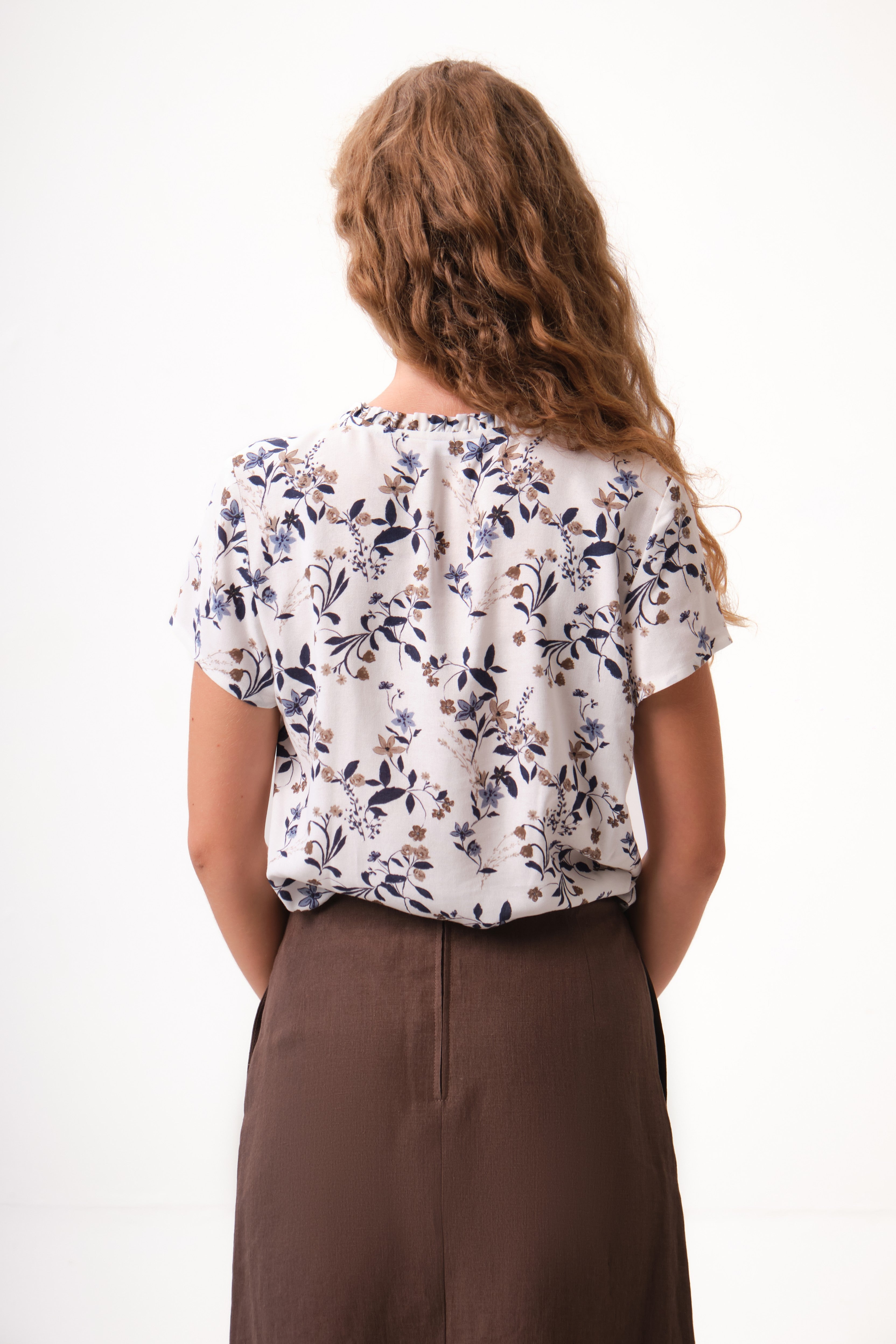 felicitas-damen-bluse-bernadette-kurzarm-mit-r-schen-v-ausschnitt-2 image 2