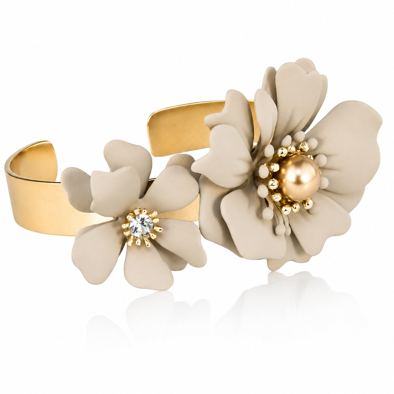 luisia-armreif-armspange-nelia-mit-blumen-16-karat-vergoldet-sand image 1