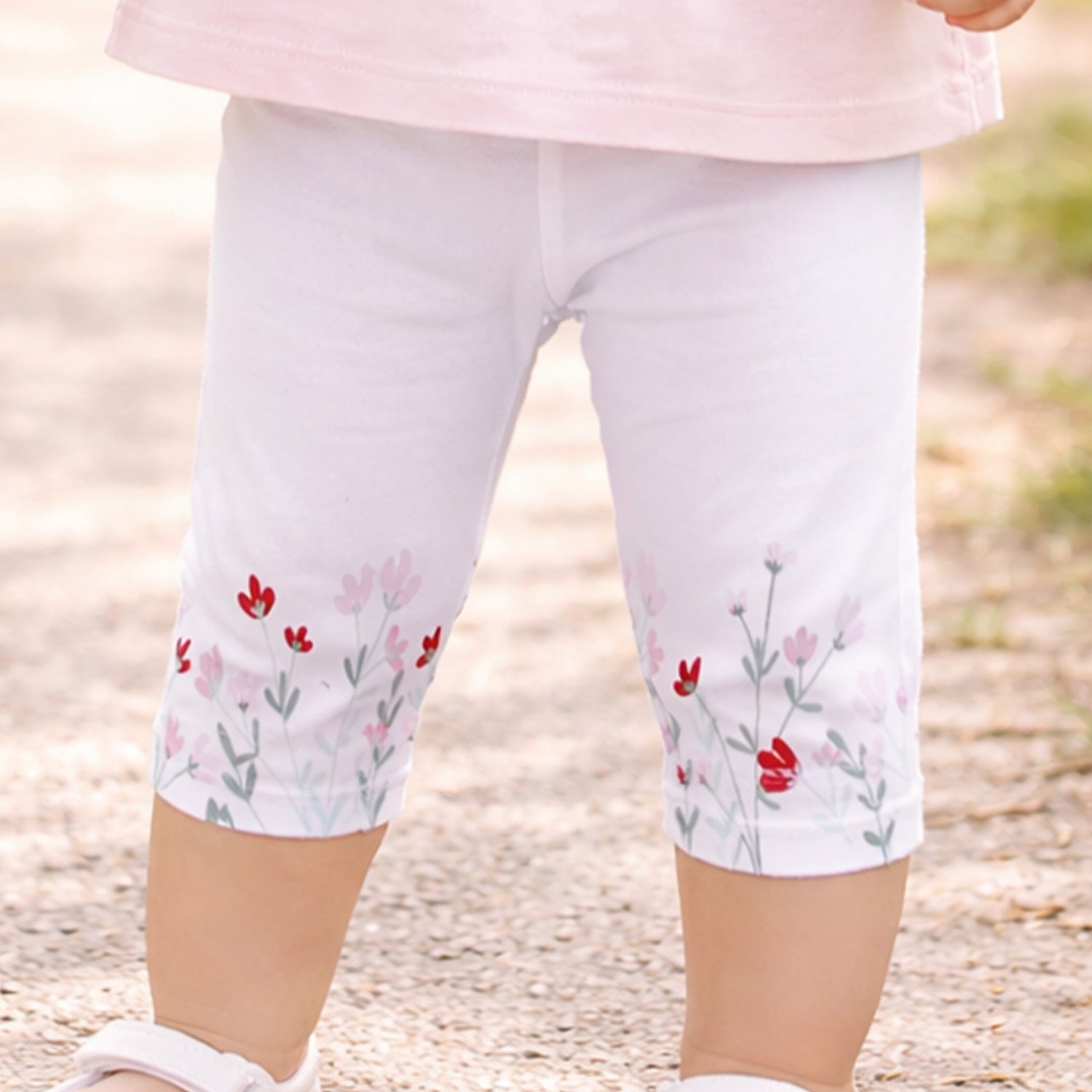 trachtenland-bondi-baby-m-dchen-capri-leggings-blumenwiese-86857-wei image 4