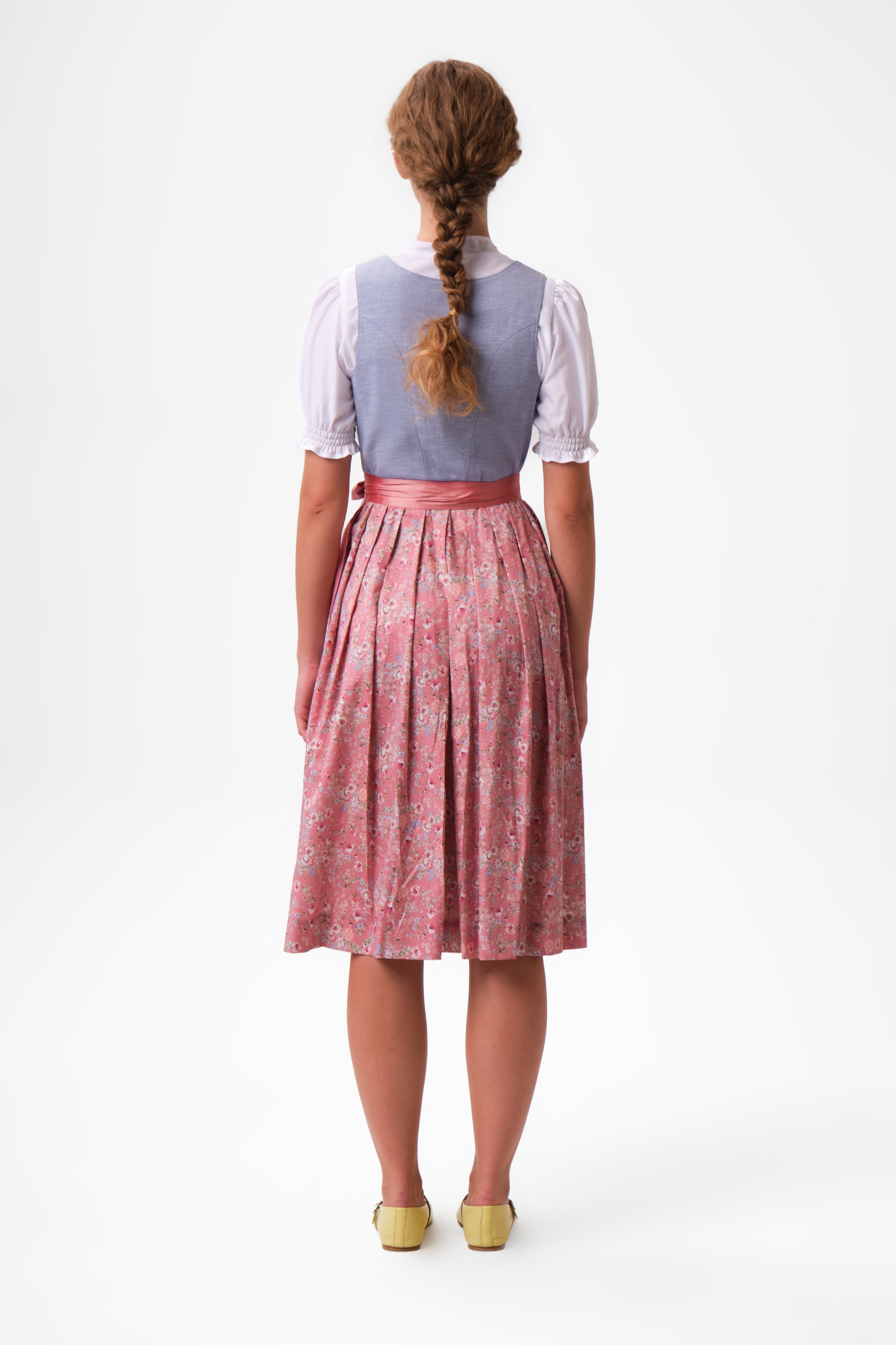 felicitas-dasha-damen-dirndl-himmelblau-rosa-mit-herzausschnitt image 2