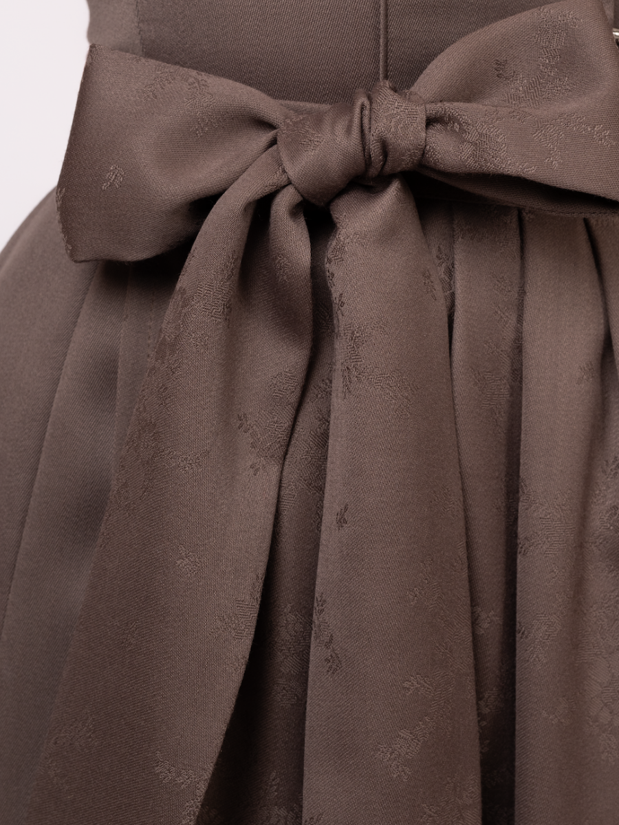 heimatgl-ck-dirndl-sophia-taupe-jacquarddirndl-herzausschnitt image 5