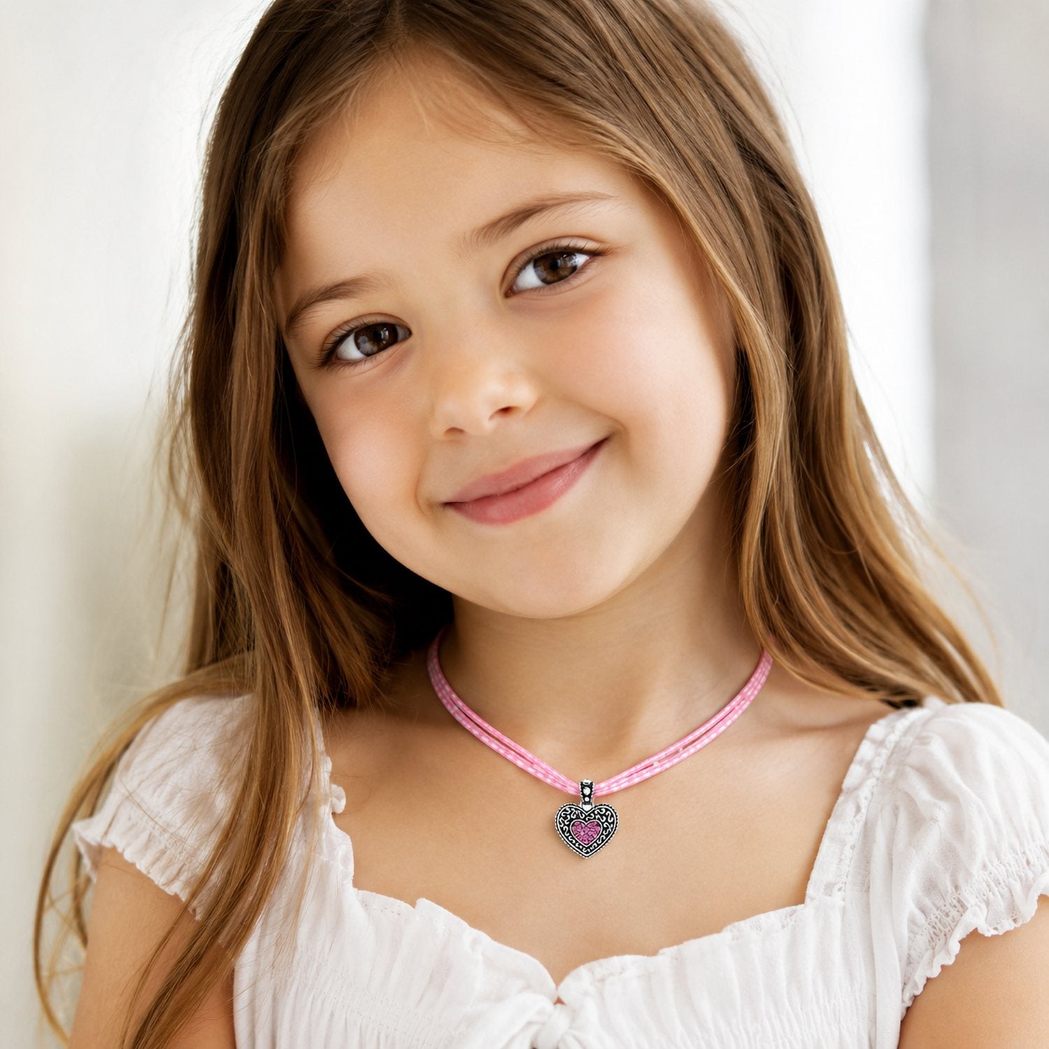 trachtenland-luisia-kinder-halskette-kariert-mit-herz-swarovski-rosa image 2