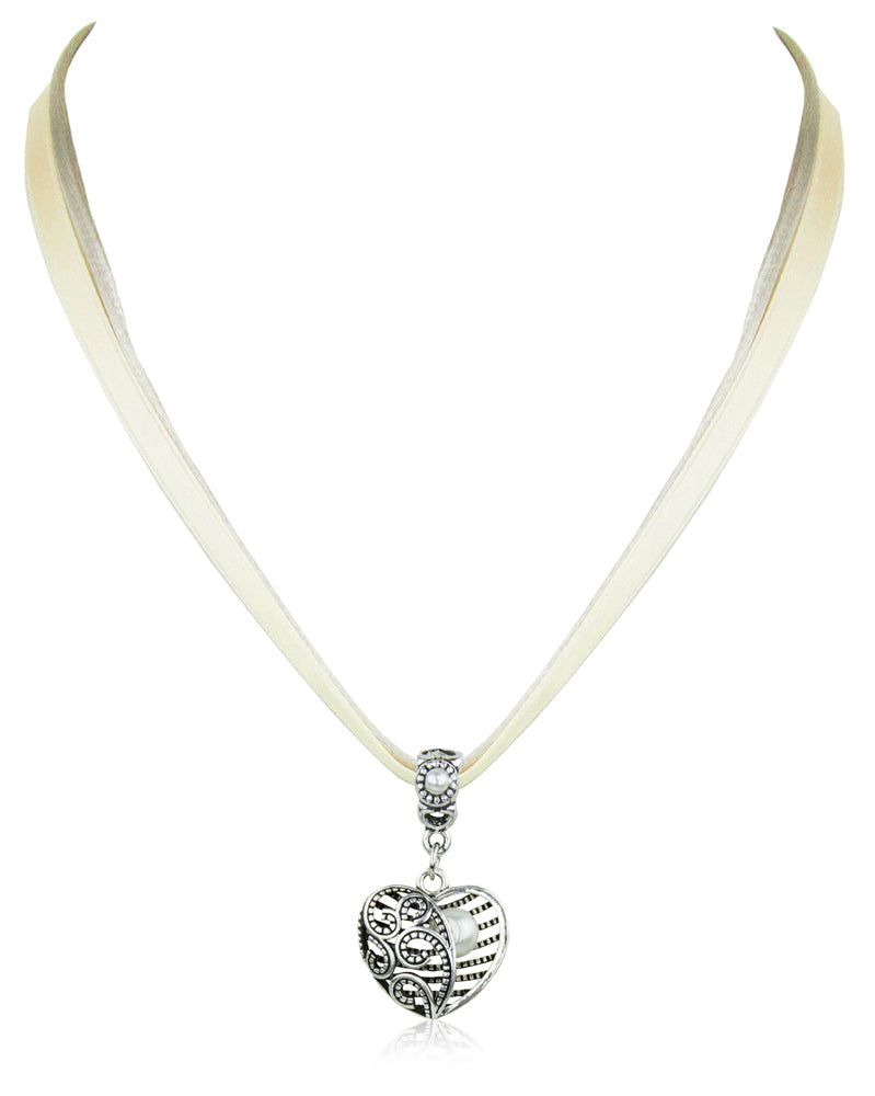 trachtenland-luisia-halskette-elina-mit-herzanh-nger-und-perle-creme image 2