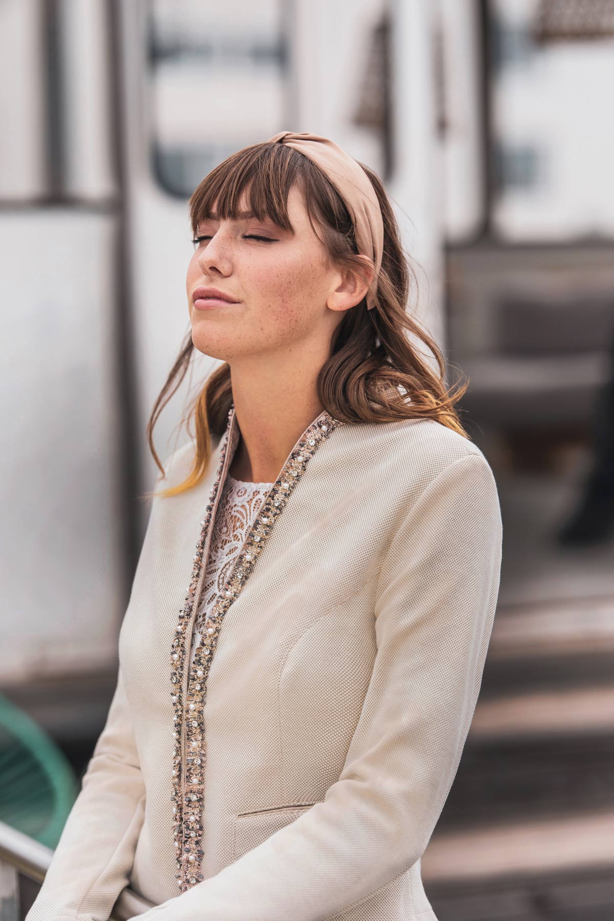marjo-damen-trachtenjacke-sara-mit-r-schenbesatz-champagner image 4