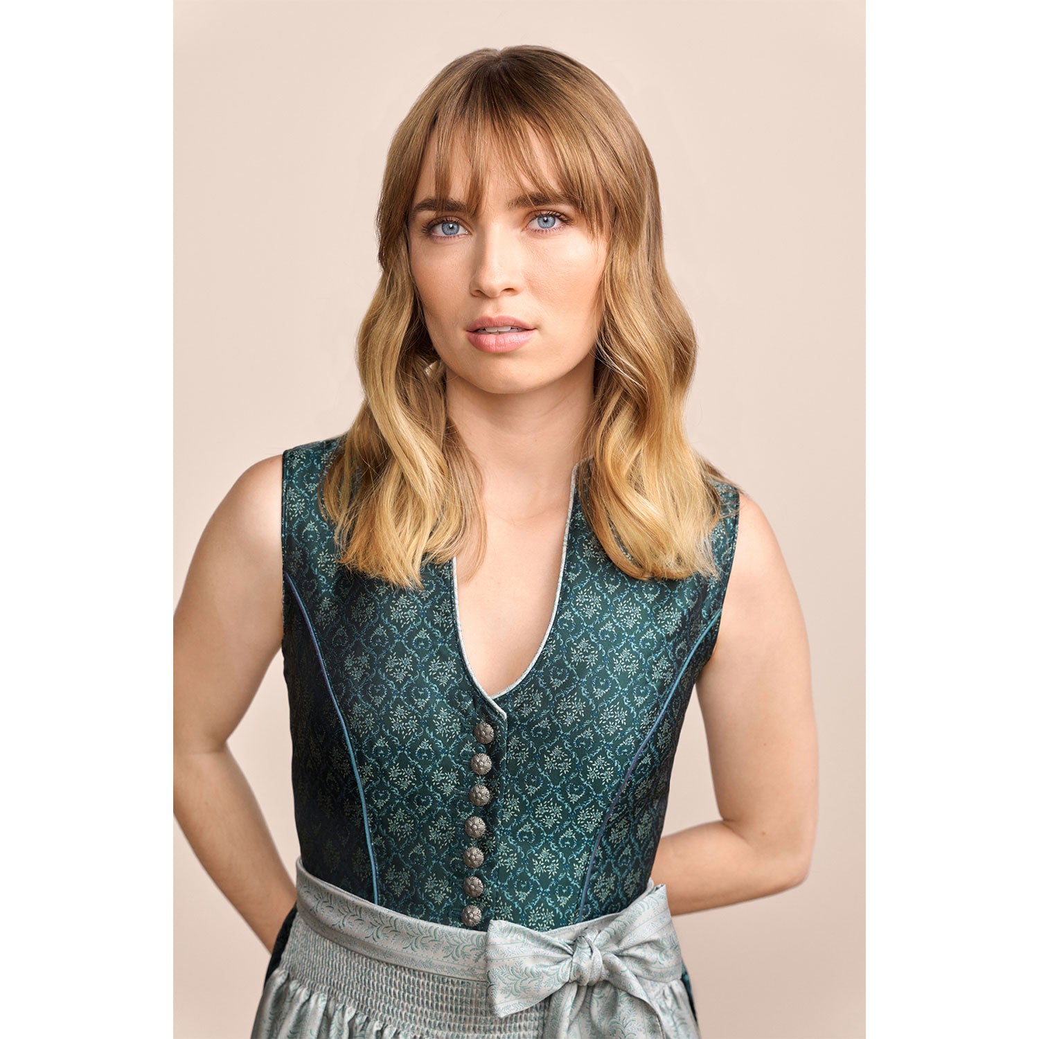 kr-ger-madl-dirndl-inja-413569-60cm-dunkelgr-n image 3