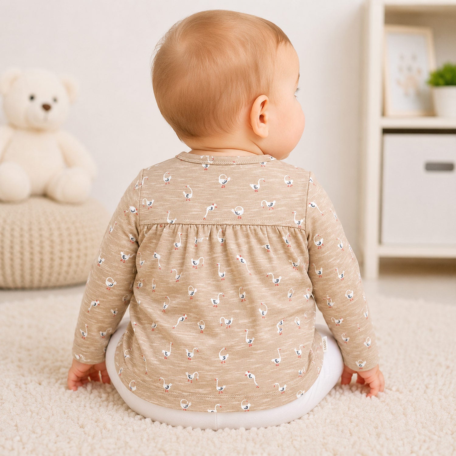 trachtenland-bondi-baby-langarmshirt-g-nschen-93956-gans-allover image 4