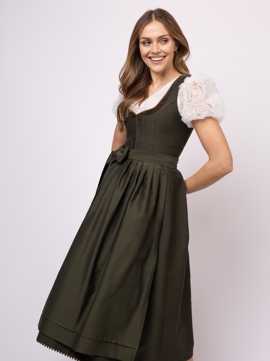 heimatgl-ck-bluse-aurora-dirndlbluse-mit-v-ausschnitt-und-3d-rosen image 6