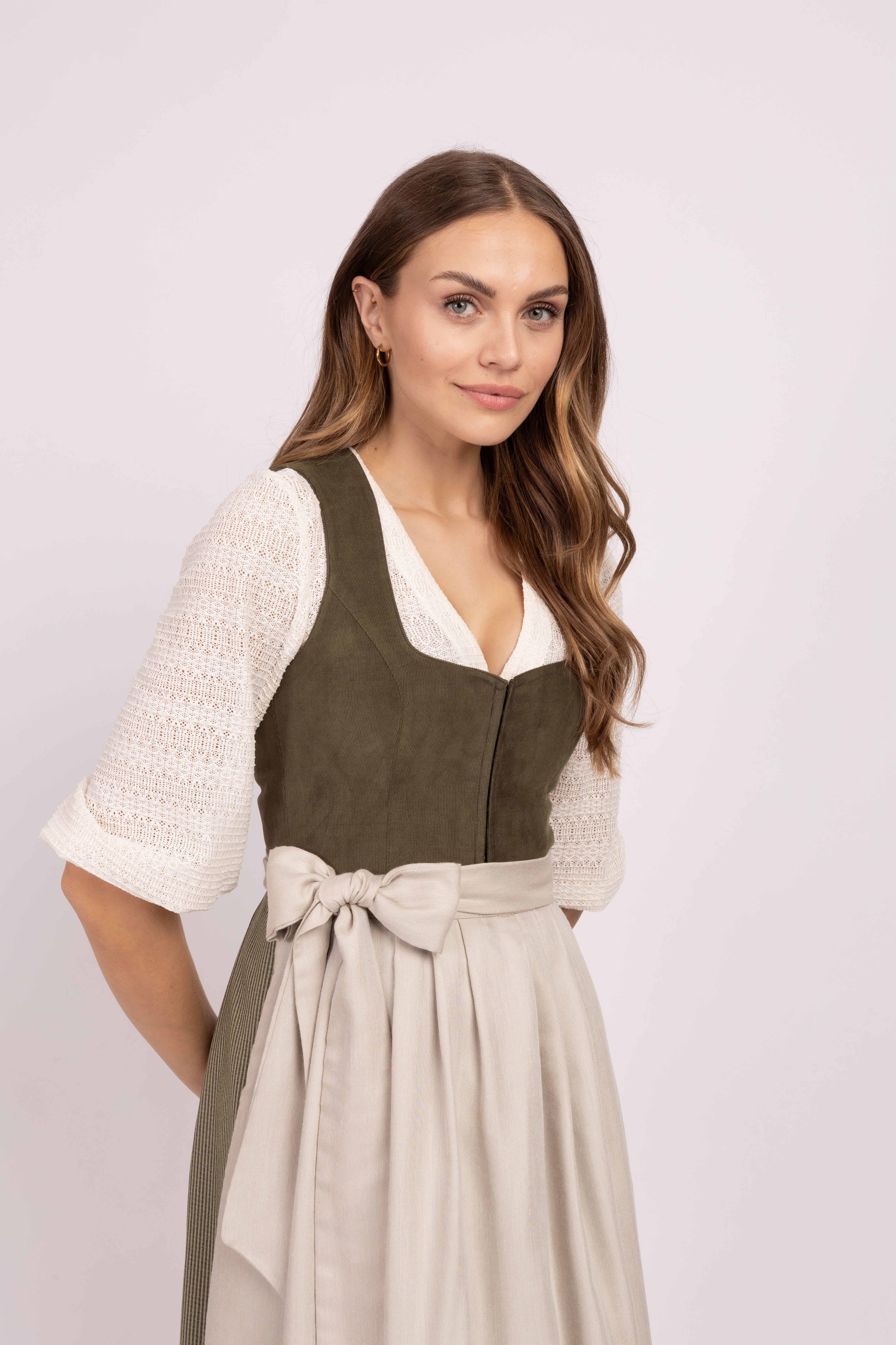 heimatgl-ck-dirndl-karla-babycord-olive-mit-streifenrock image 6