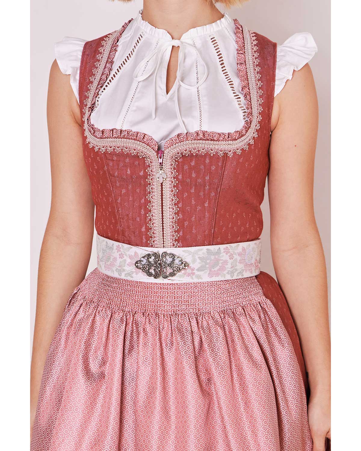 kr-ger-madl-dirndl-roxanne-417567-rose-60cm-herzausschnitt image 3