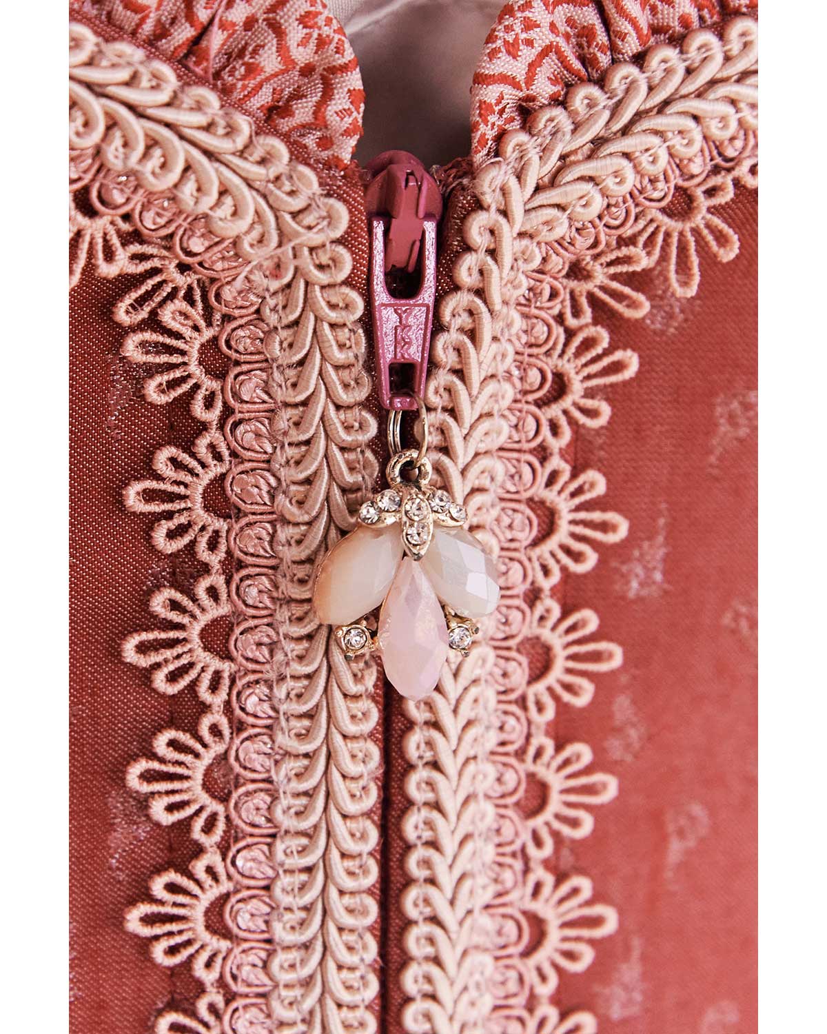 kr-ger-madl-dirndl-roxanne-417567-rose-60cm-herzausschnitt image 4