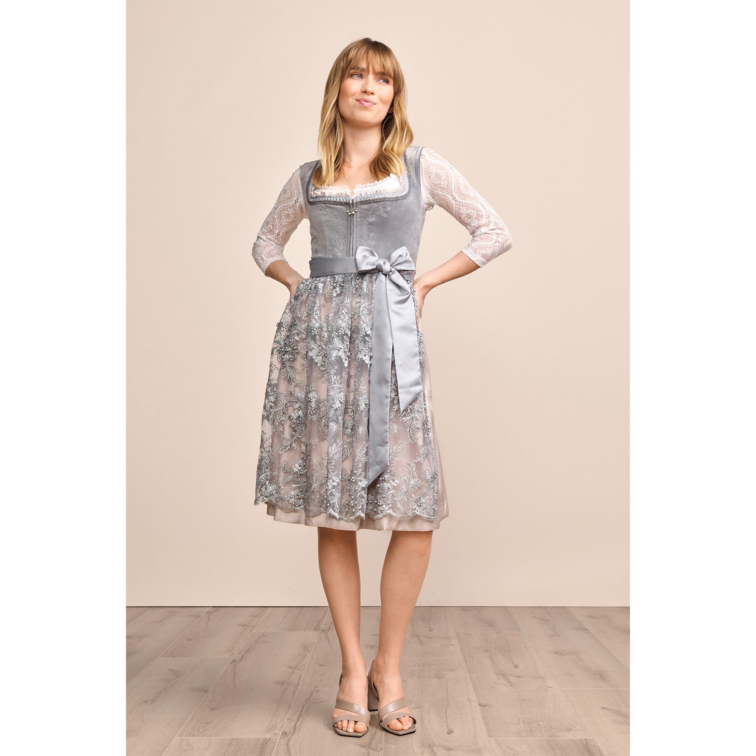kr-ger-madl-dirndl-kyle-415569-grau-60-cm-samtdirndl image 8