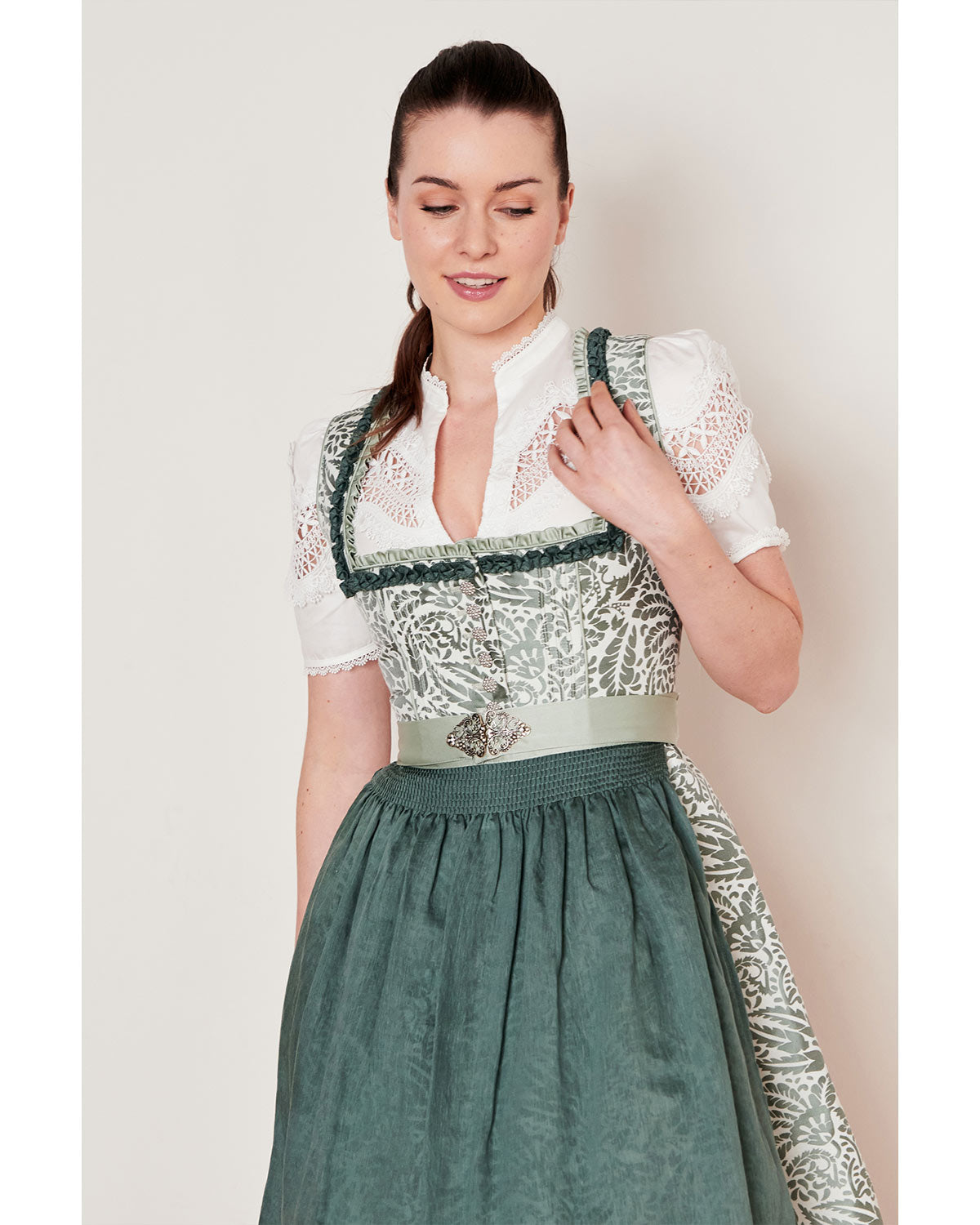 trachtenland-kr-ger-collection-dirndl-fritza-116367-70cm-gr-n-floral image 6