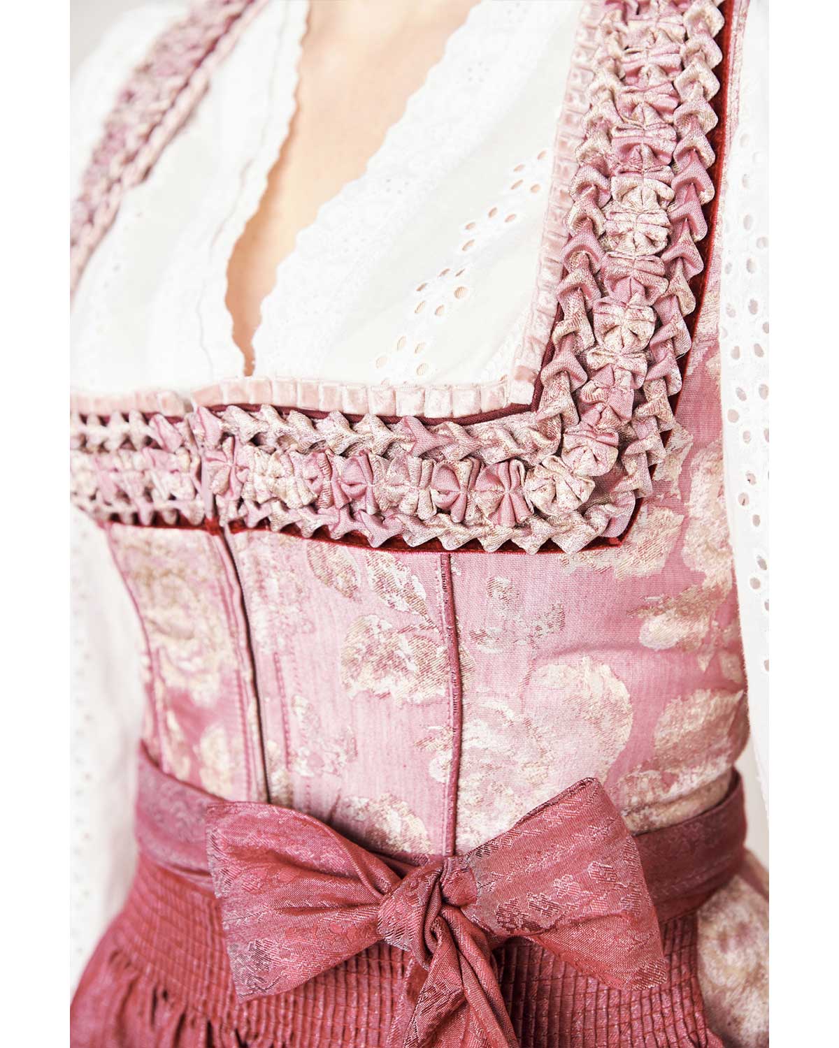 trachtenland-kr-ger-collection-dirndl-clara-112866-beere-70cm image 4