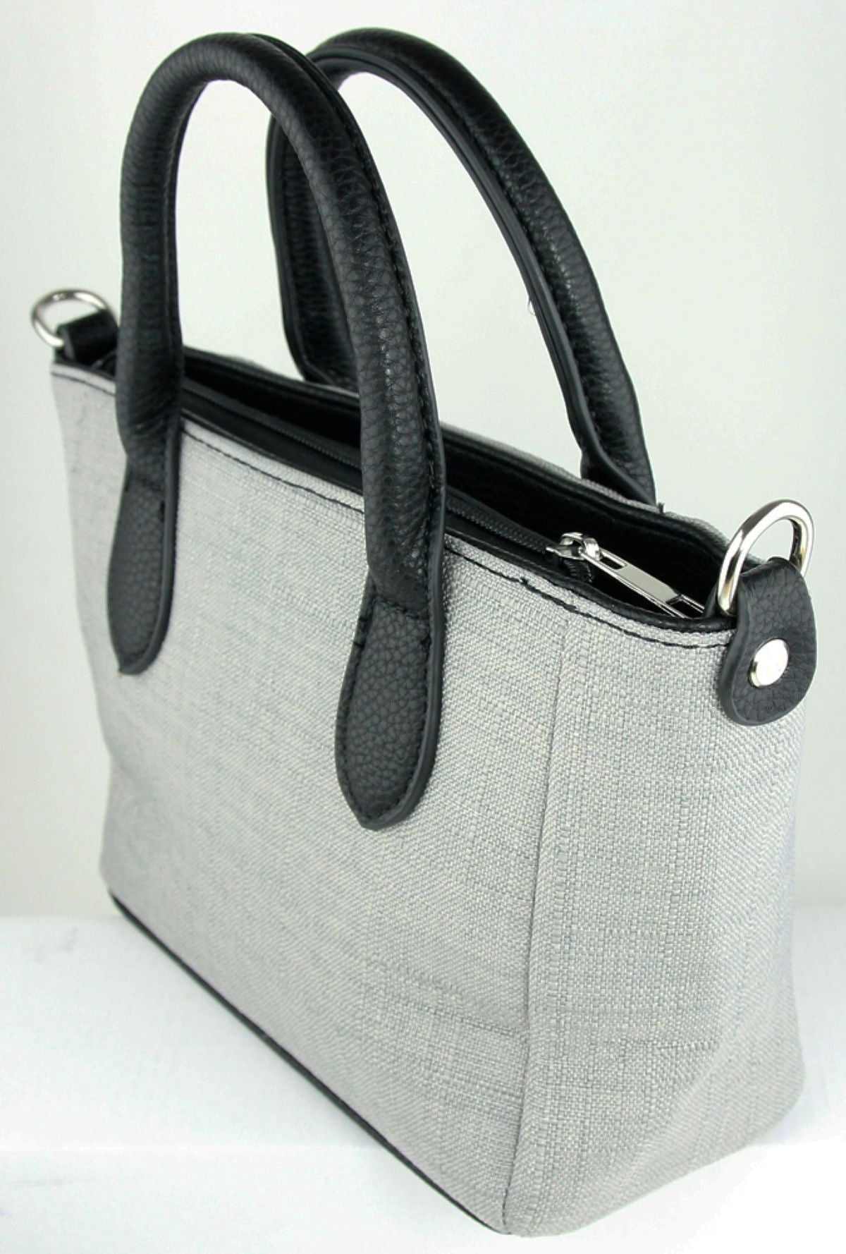 trachtenland-handtasche-katrina-mit-metallapplikation-hellgrau image 7