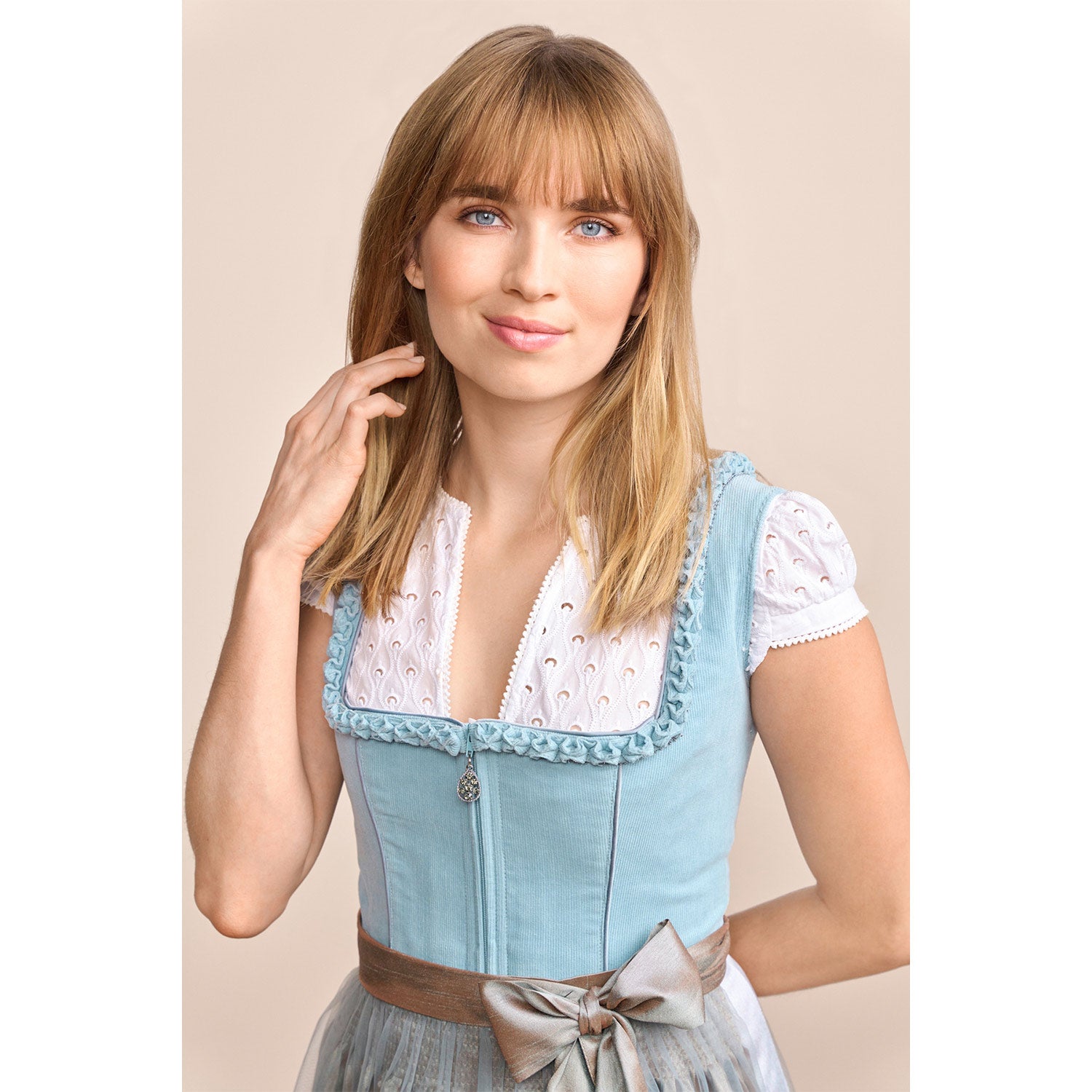 kr-ger-madl-dirndl-emmeline-415769-60cm-hellblau image 3