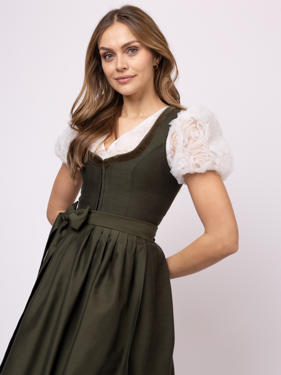 heimatgl-ck-bluse-aurora-dirndlbluse-mit-v-ausschnitt-und-3d-rosen image 4