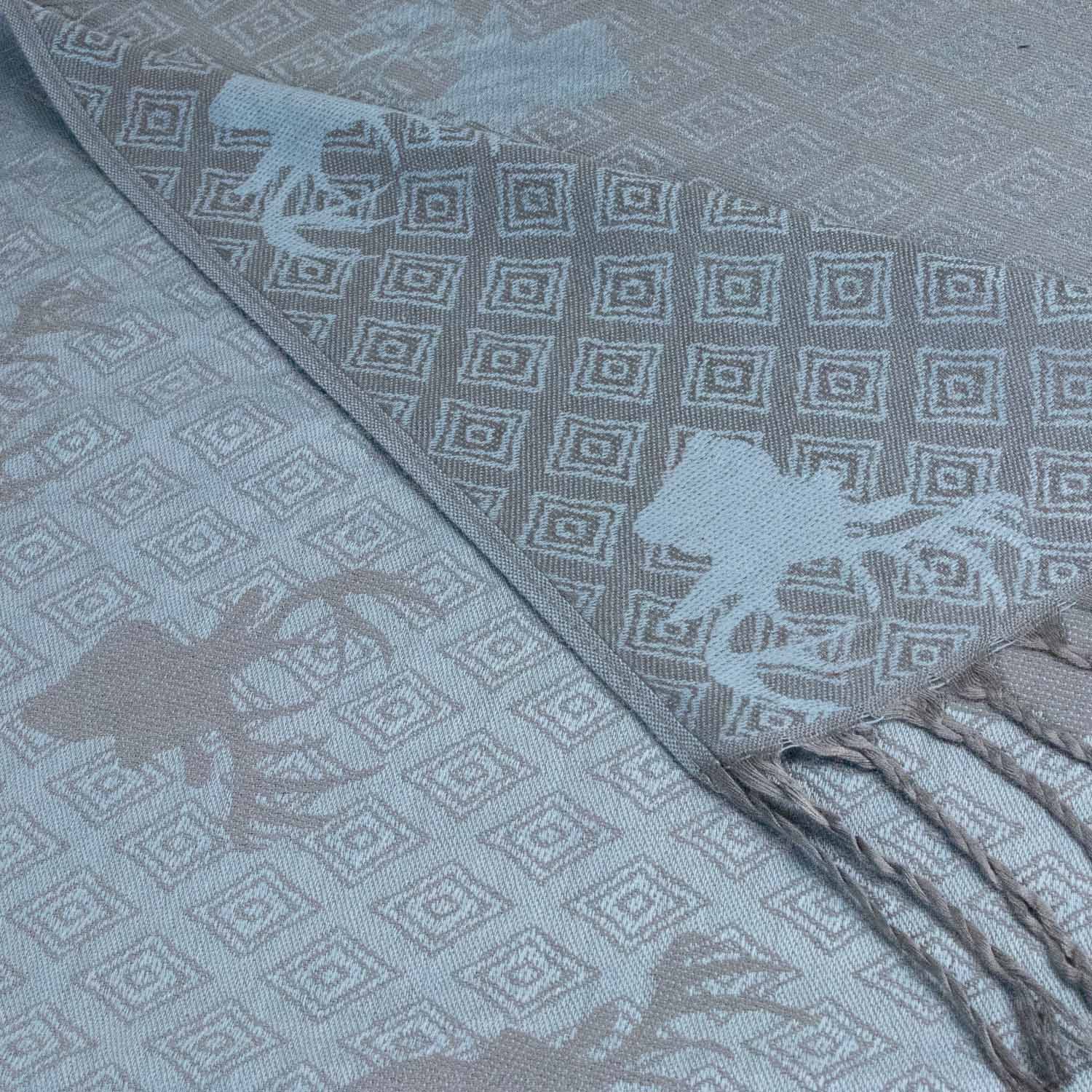halstuch-schal-mit-hirschkopf-motiv-185-x-70-cm-hellblau-silber image 4