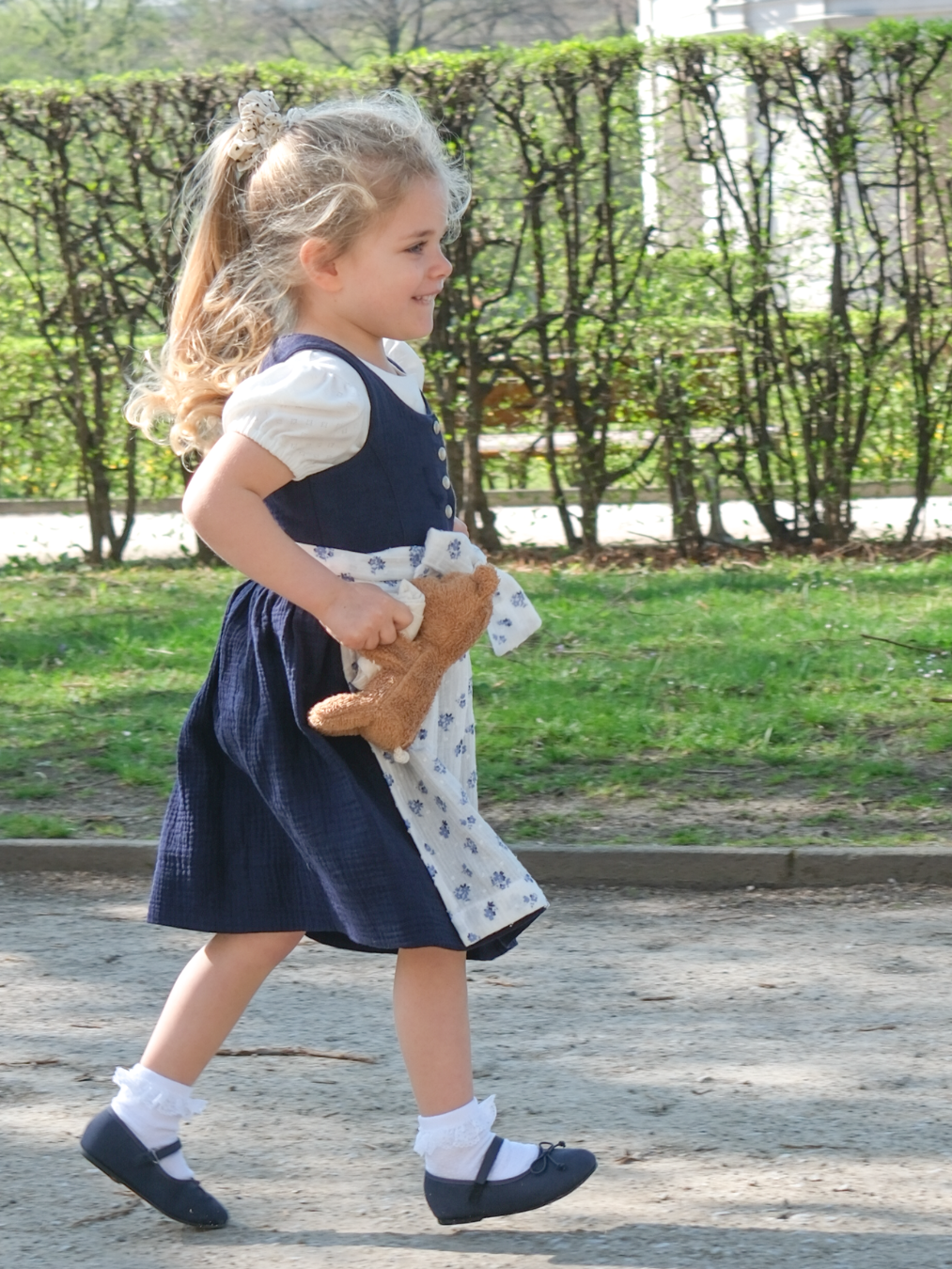 heimatgl-ck-mini-kinderdirndl-mia-marine-musselin image 2