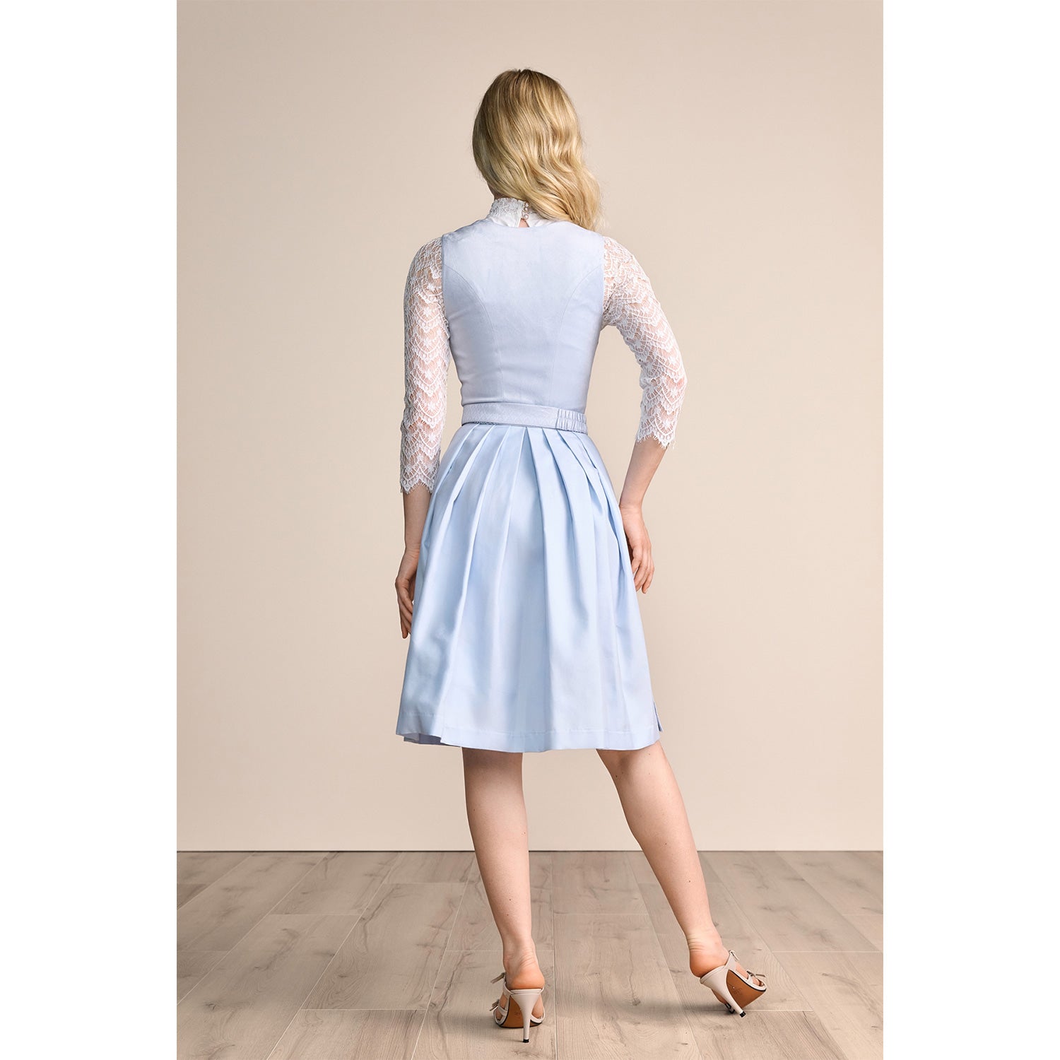 kr-ger-madl-alisha-415468-dirndl-60cm-hellblau-mit-samt-mieder image 2