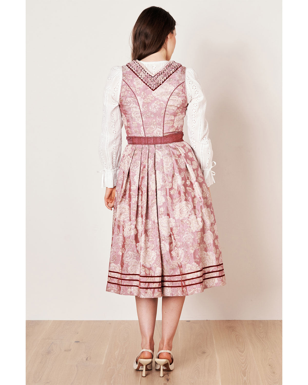 trachtenland-kr-ger-collection-dirndl-clara-112866-beere-70cm image 2