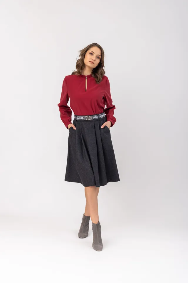 felicitas-baylee-damen-bluse-mit-r-schen-und-schmuckdetail image 1