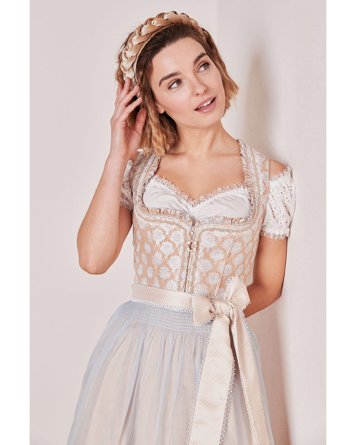 kr-ger-madl-dirndl-seraphina-415267-natur-hellblau-60cm image 7