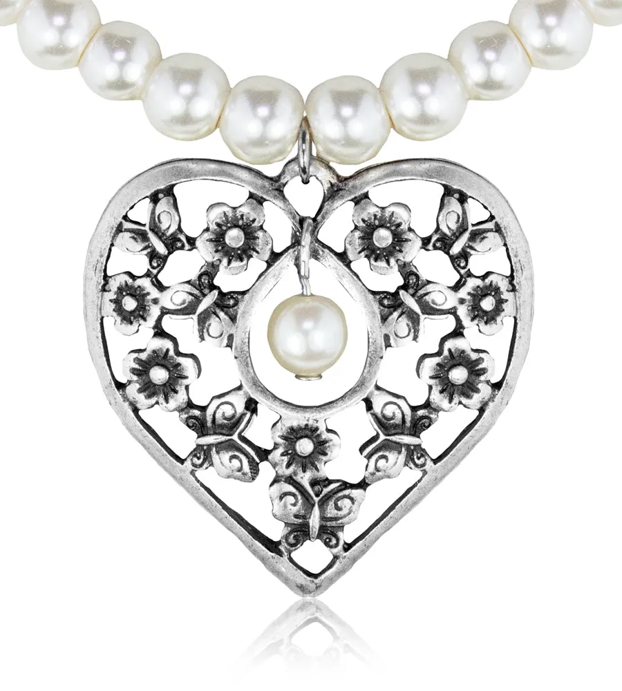 luisia-perlen-collier-sue-mit-herz-anh-nger-cremewei-altsilber image 1