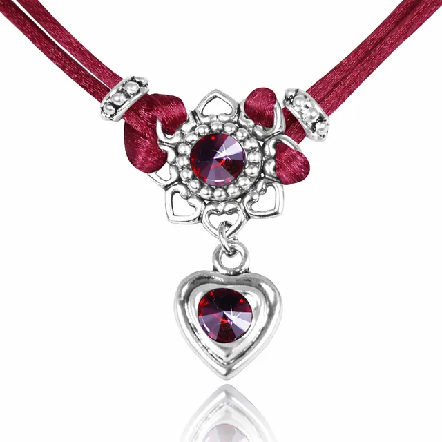 luisia-halskette-chiara-herzbl-te-bordeaux-swarovski-kristalle image 1