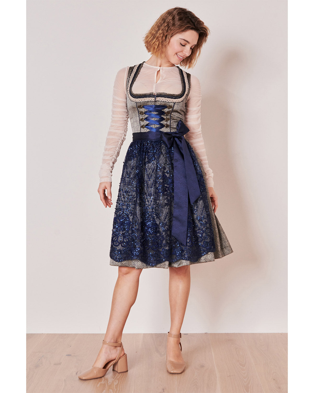 kr-ger-madl-dirndl-isi-mit-spitzensch-rze-60-cm-blau image 8