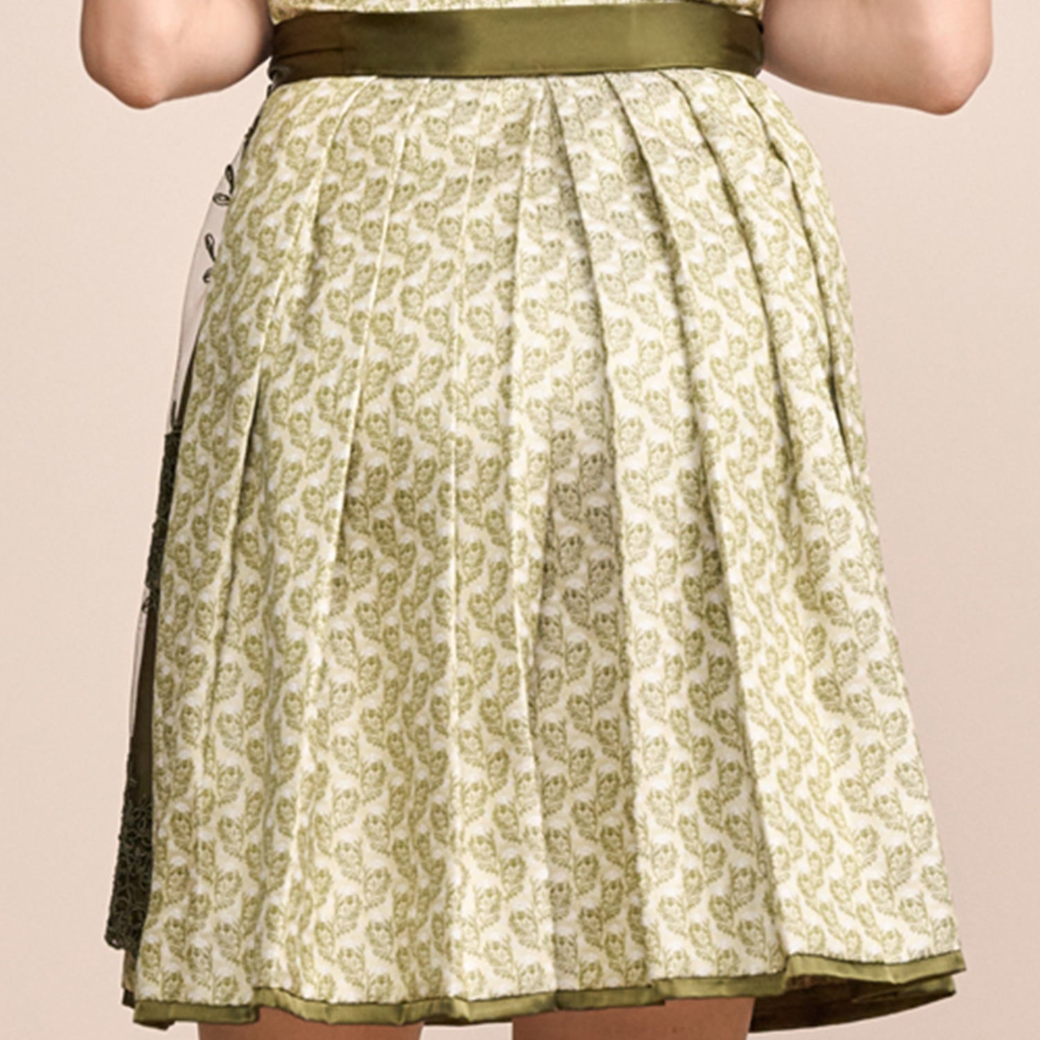 trachtenland-kr-ger-madl-dirndl-brynlee-416869-hellgr-n-50cm image 8