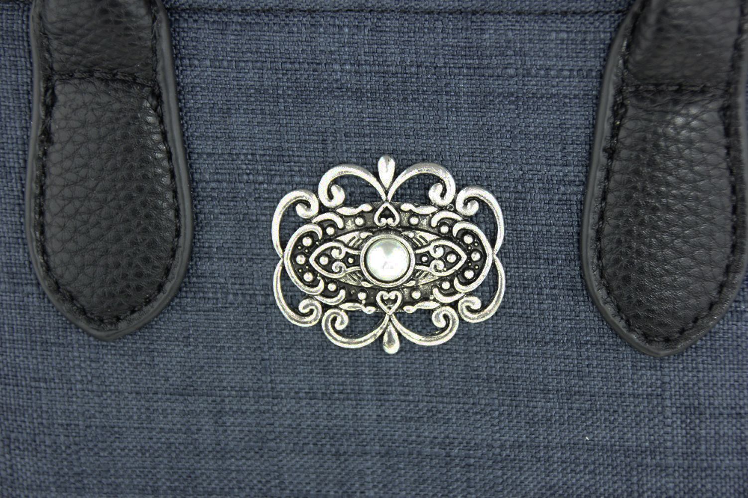 trachtenland-handtasche-katrina-mit-metallapplikation-dunkelblau image 8