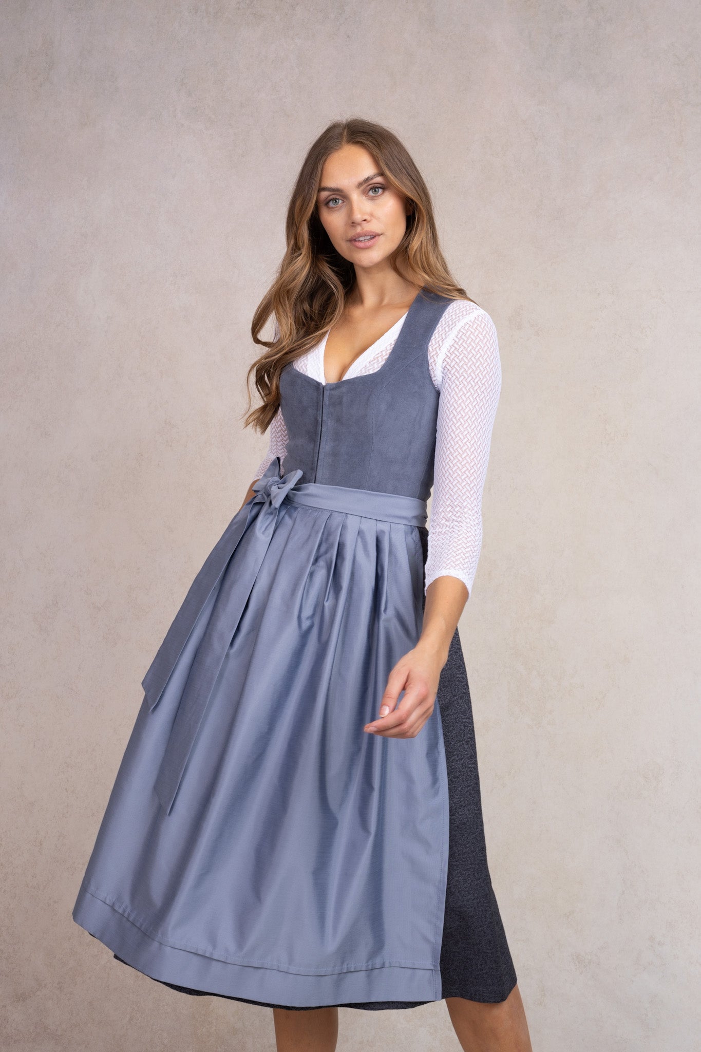 heimatgl-ck-bluse-fanny-wei-damen-spitzenschlupfbluse-v-ausschnitt-langarm image 4