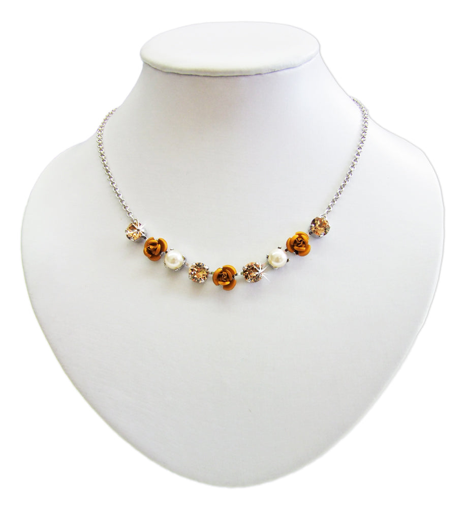 trachtenland-luisia-collier-lenja-mit-rosen-und-premium-kristallen-braun image 2