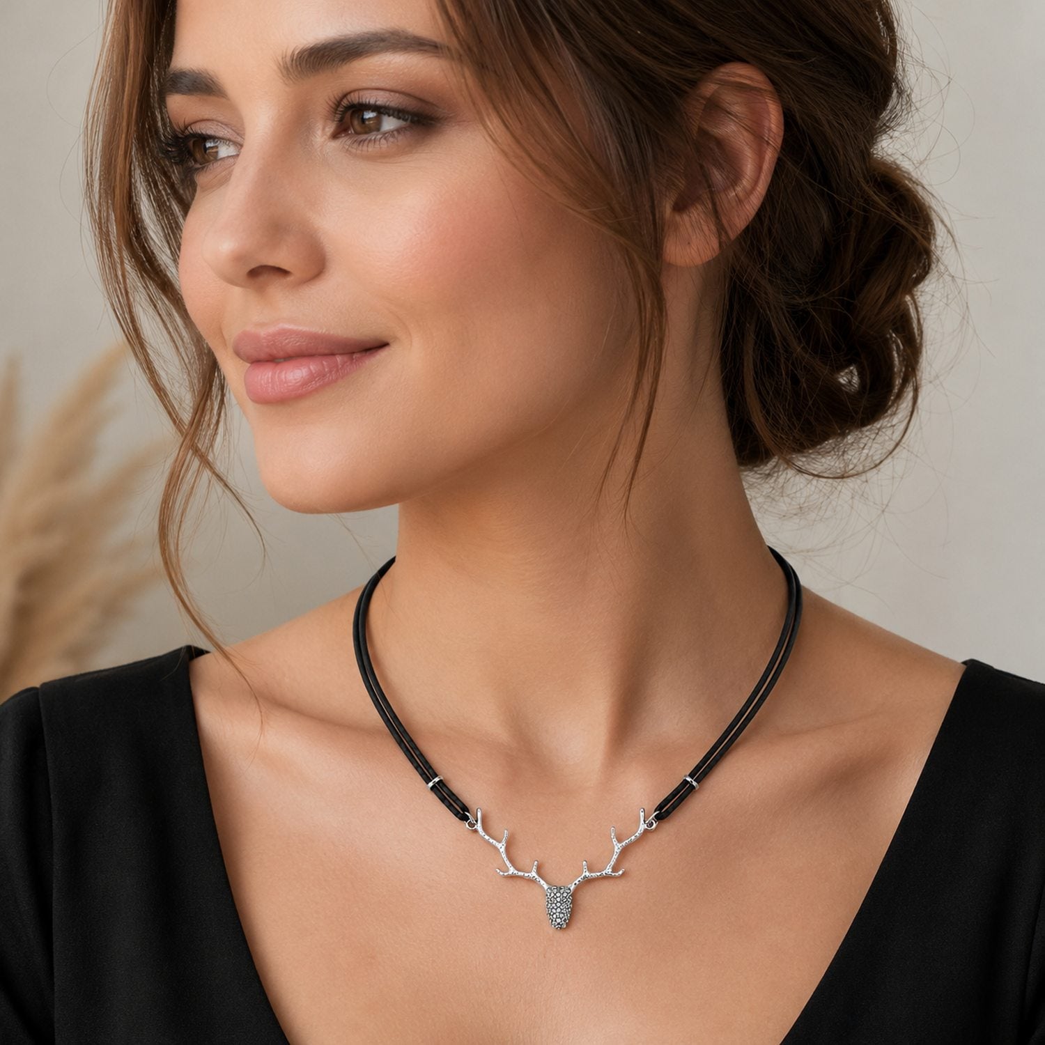 trachtenland-luisia-halskette-nicola-mit-swarovski-kristallen-hirschkopf-schwarz image 2