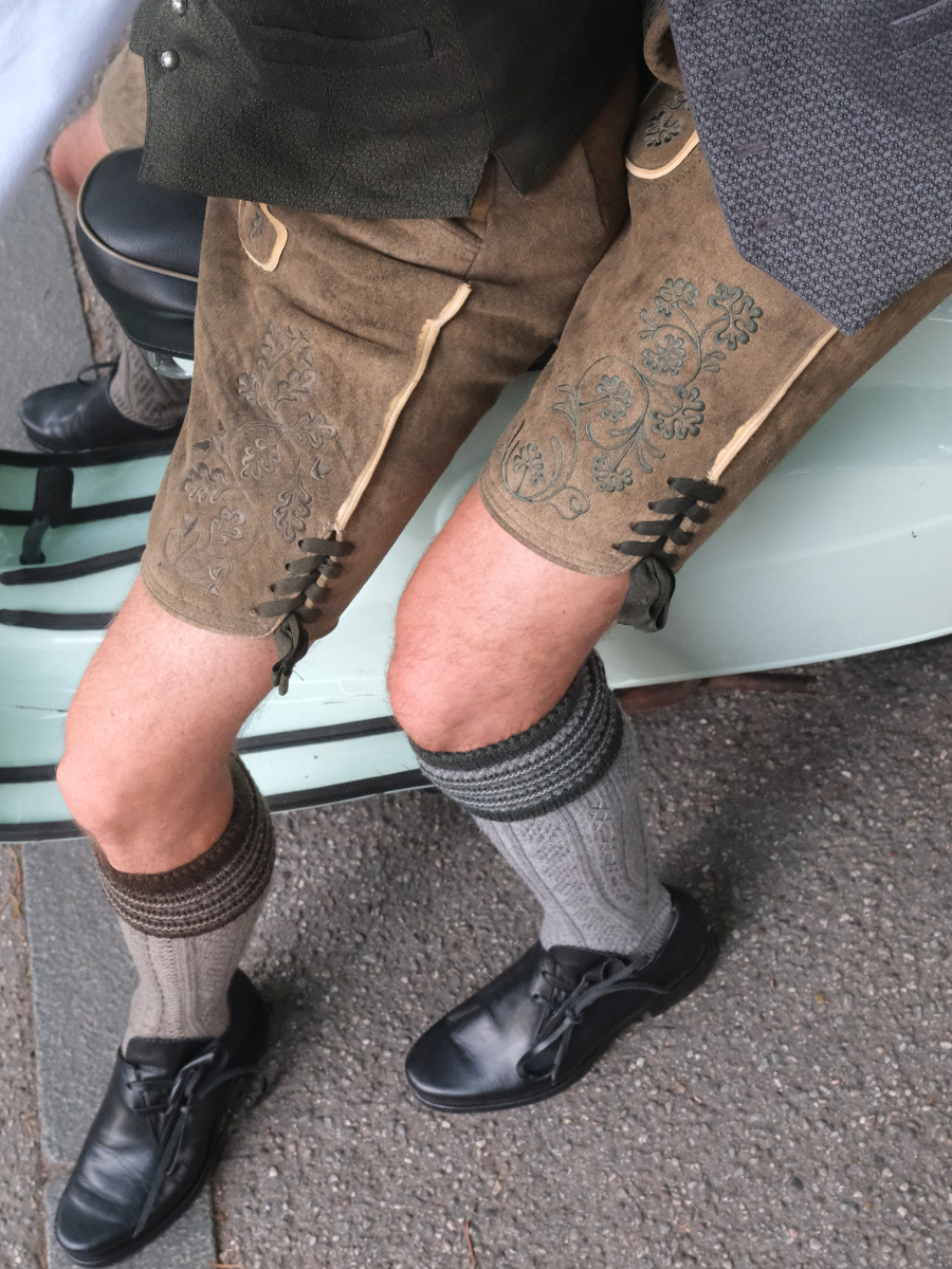 heimatgl-ck-lederhose-herzogstand-hirsch-olive image 3