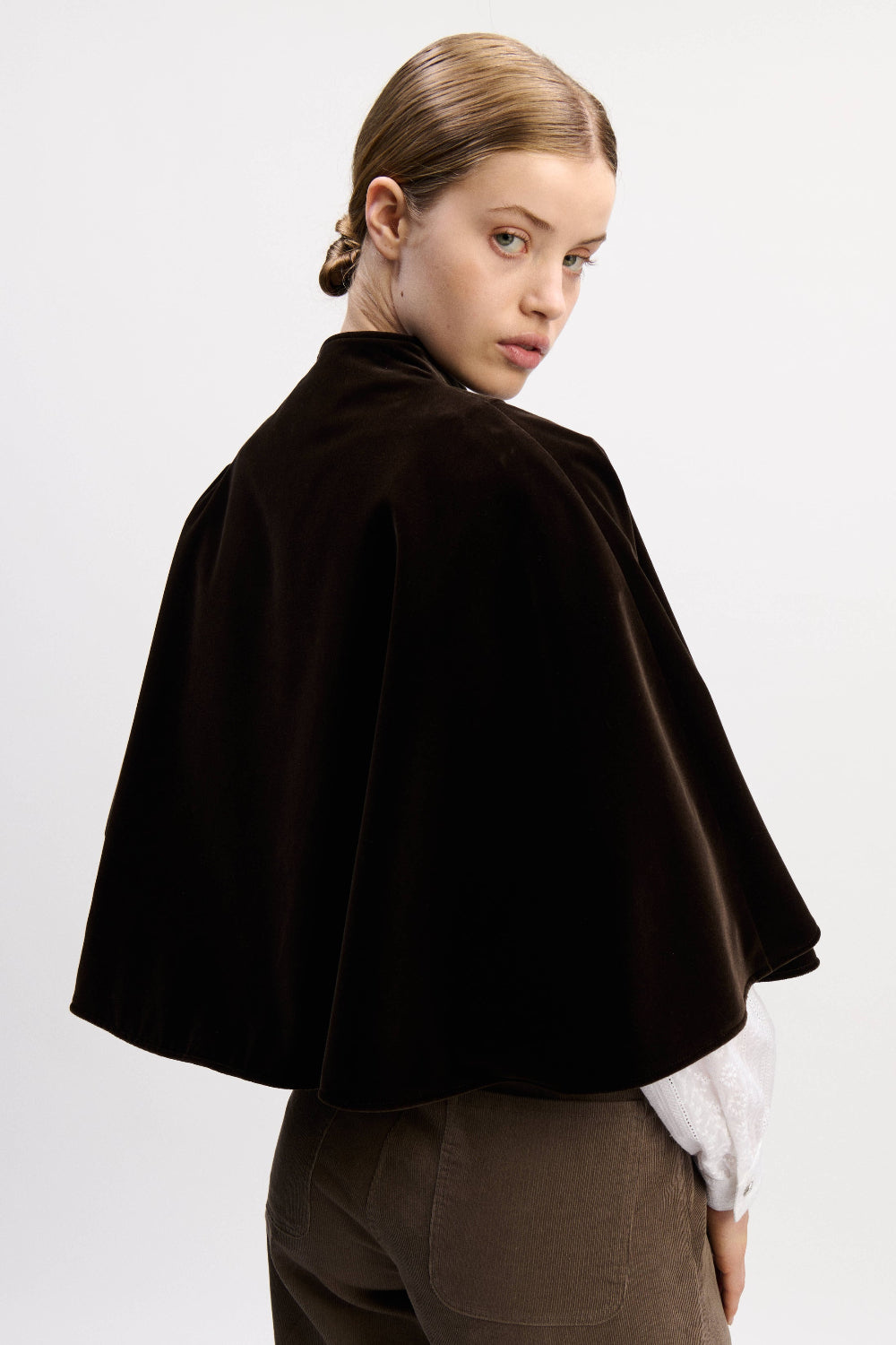 felicitas-damen-cape-cili-baumwoll-samt-cape-mit-knopfleiste image 2
