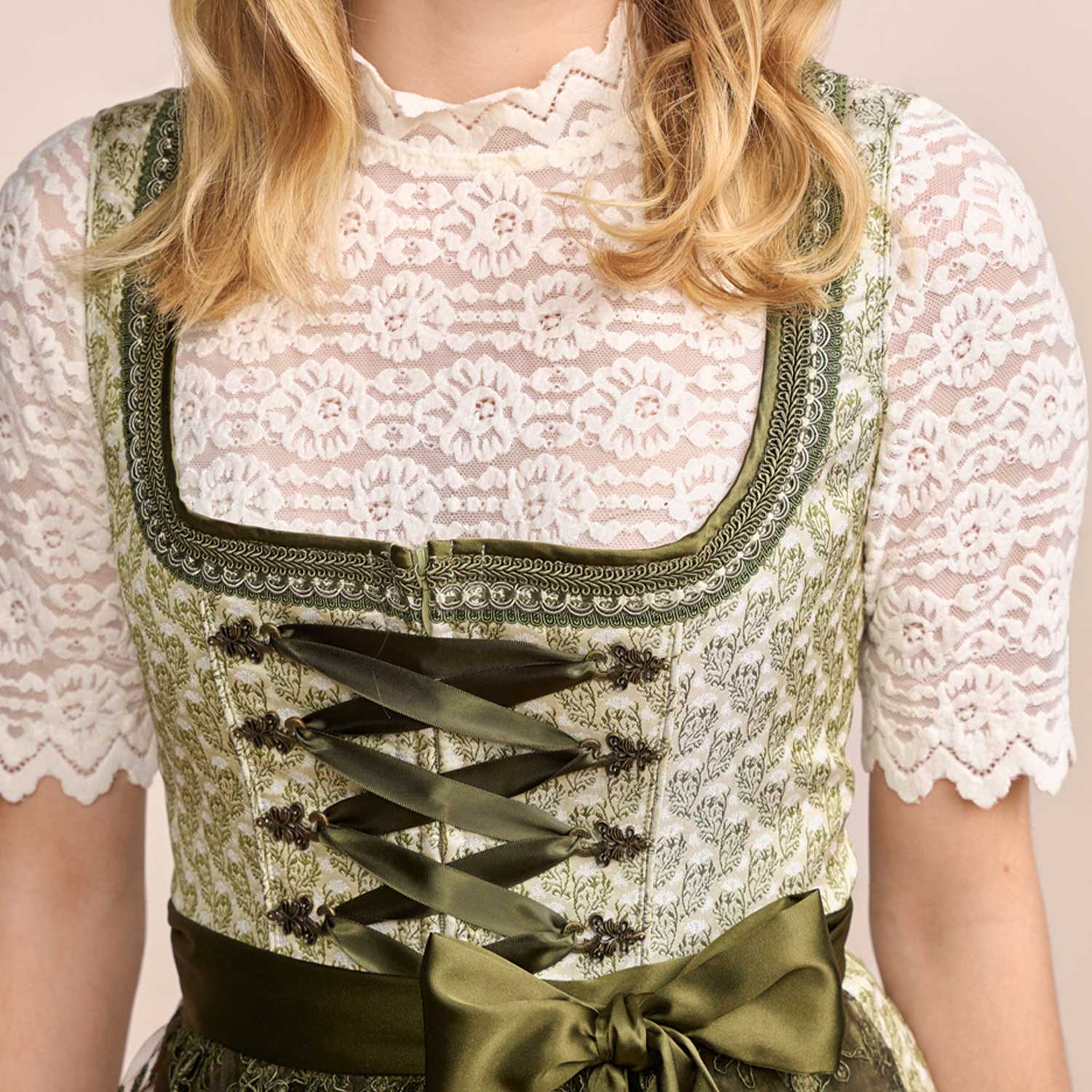 trachtenland-kr-ger-madl-dirndl-brynlee-416869-hellgr-n-50cm image 4