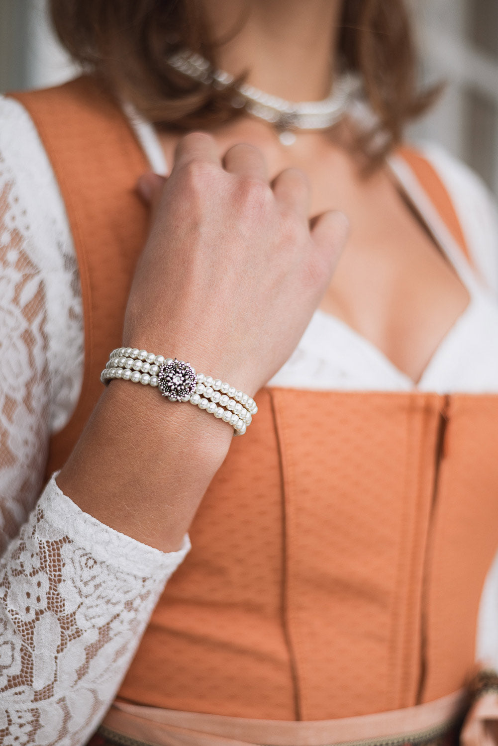 luisia-perlenarmband-nyala-3-reihig-mit-premium-kristall-48371 image 2