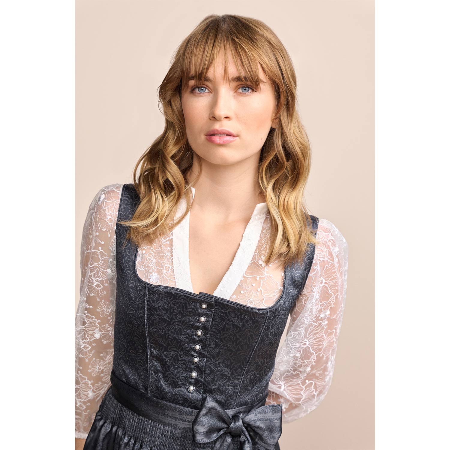 trachtenland-kr-ger-madl-dirndl-diliana-416569-anthrazit-60cm image 3