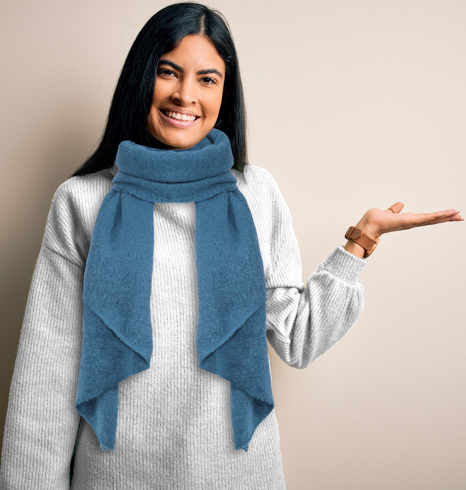 trachtenland-kuscheliger-winter-schal-eliana-250x63cm-jeansblau-viskose-wolle image 2