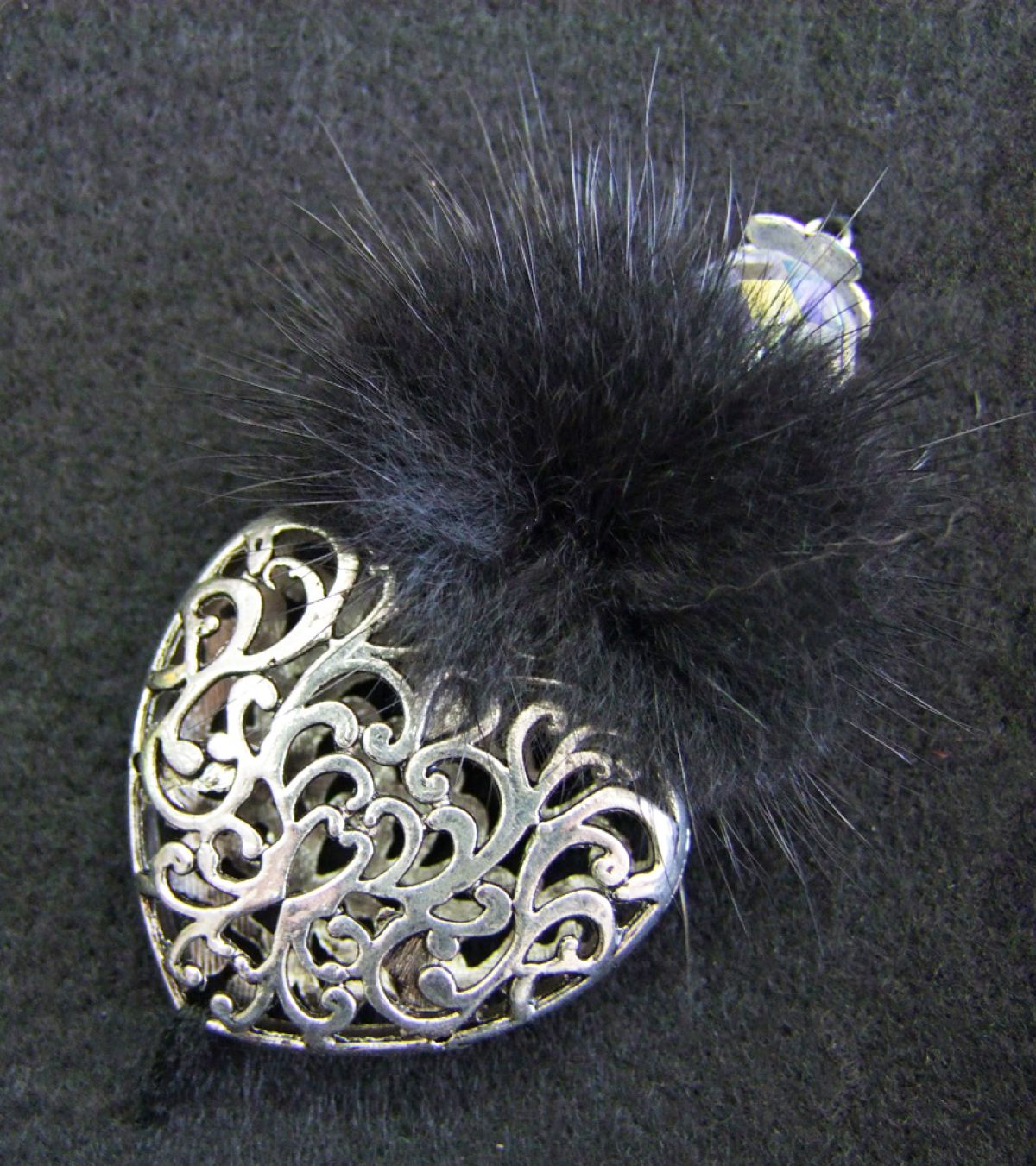 trachtenland-herz-trachten-handtasche-mit-herzanh-nger-schwarz image 6