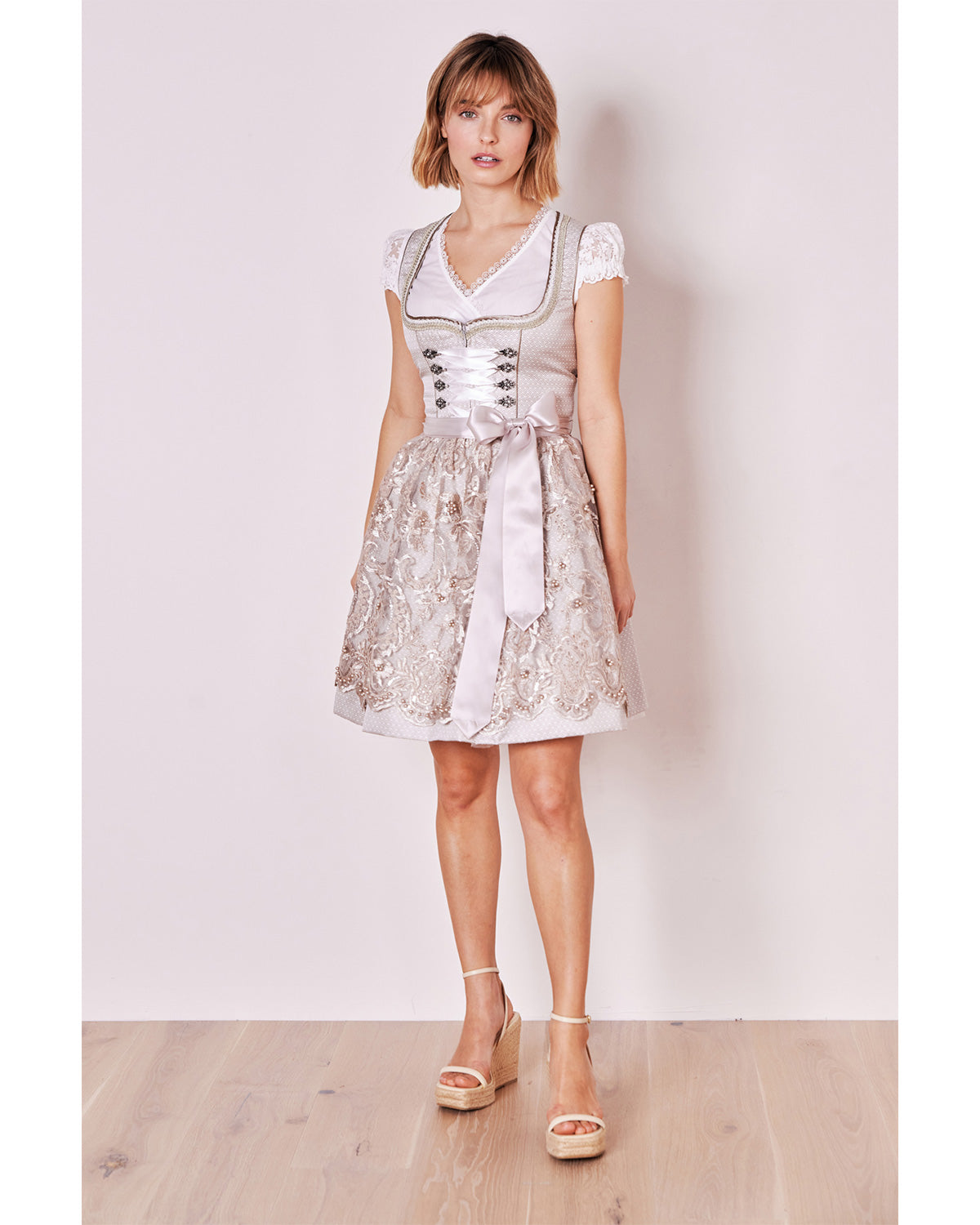 kr-ger-madl-dirndl-vivien-mit-spitzensch-rze-414867-beige-50cm image 2