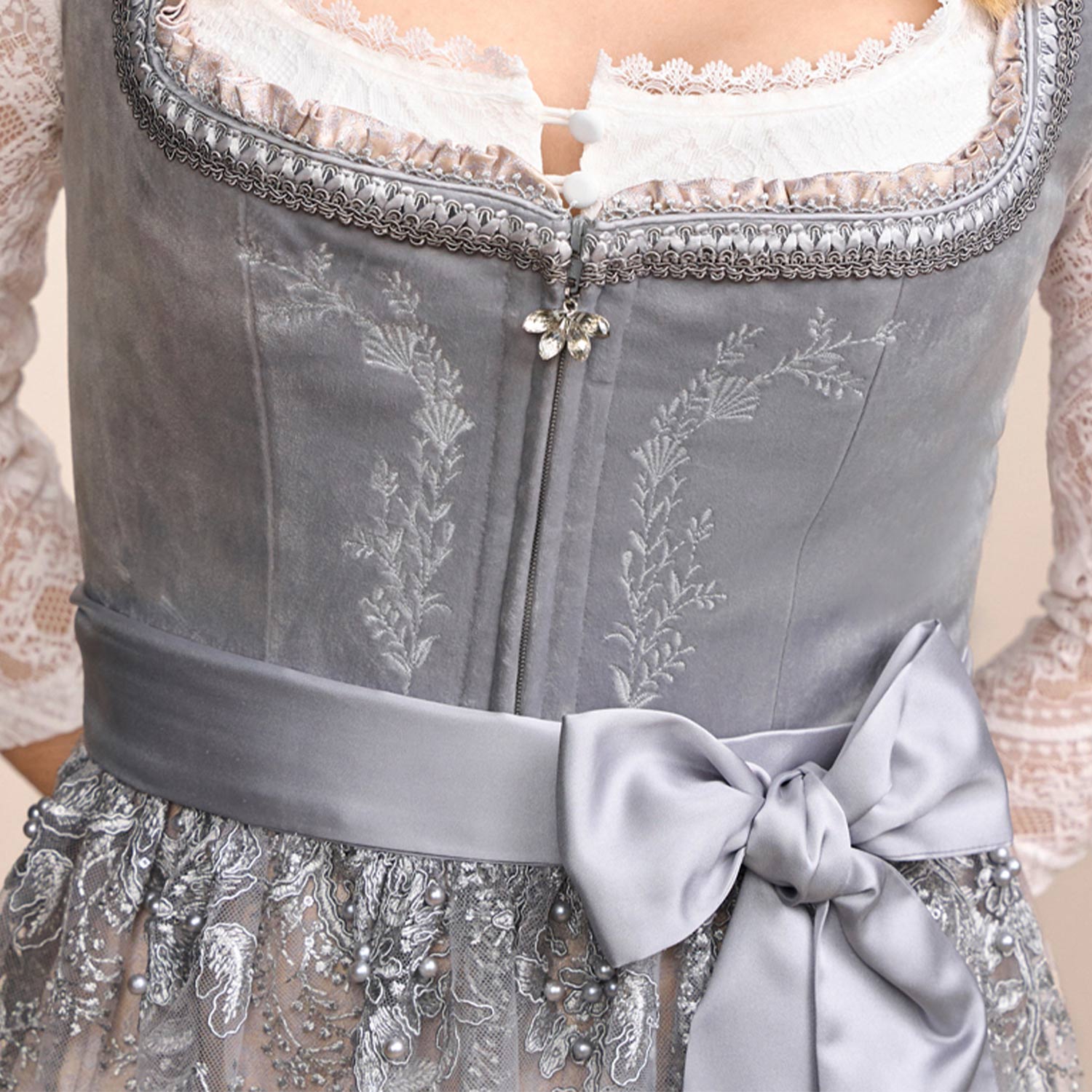 kr-ger-madl-dirndl-kyle-415569-grau-60-cm-samtdirndl image 5