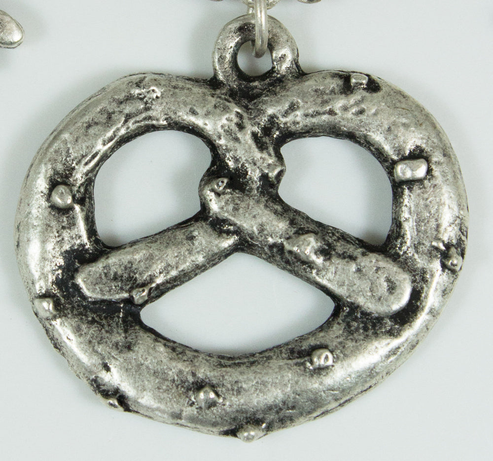trachtenland-schieber-f-r-dirndlsch-rze-brezel-mit-medaillon image 4