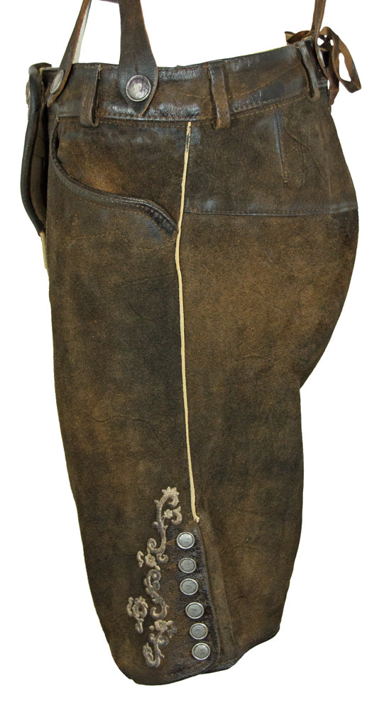 trachtenland-maddox-gretel-kurze-damen-lederhose-mit-hosentr-gern-dunkelbraun-an image 3