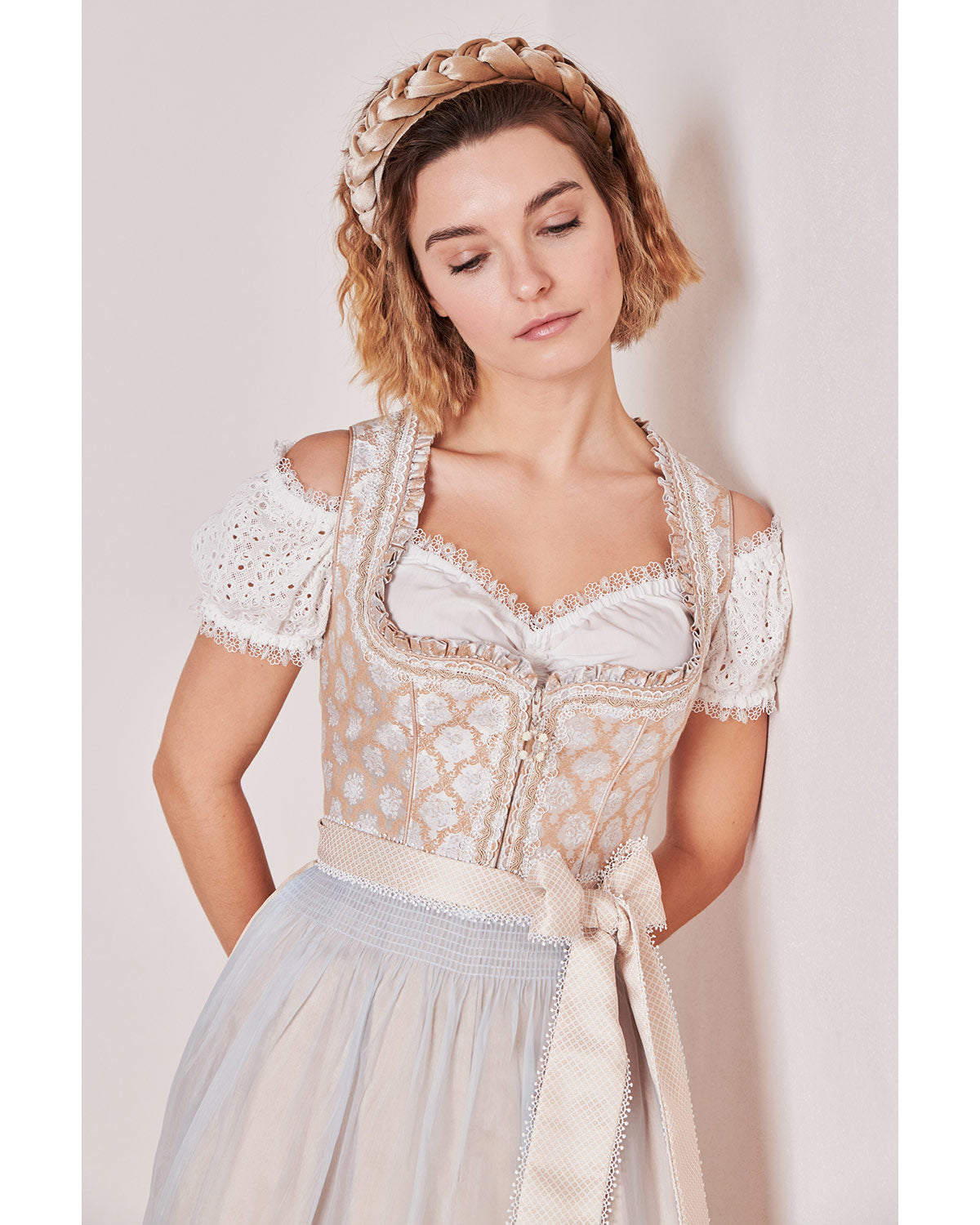kr-ger-madl-dirndl-seraphina-415267-natur-hellblau-60cm image 5